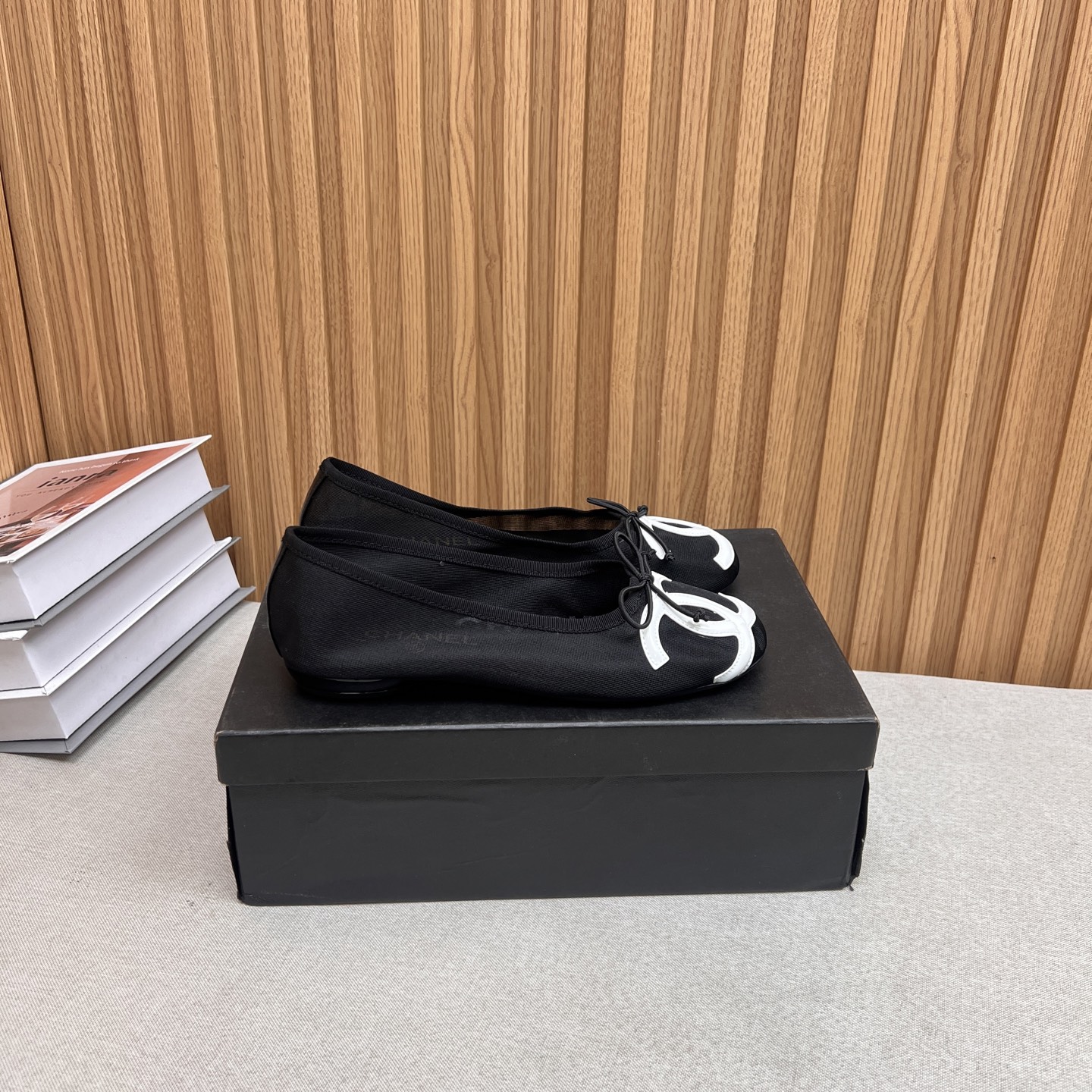 NO:437094,CHANEL Xiaoxiang 25/A Spring and Summer Ballet Shoes Black and White Kangpeng Shoes Flat Sole Transparent Mesh Single Shoes Counter Quality One of the must-have classics every year!  Latest designs make it more visible and tasteful ~ All materials are customized according to the original version!  Purchase genuine products to develop. Universal and versatile artifact, summer beach, durable model. Fabric sole customization on official website. Size 35-39 (40.41 customization), single shoes, chanel19860909CHANEL小香25/A春夏 芭蕾舞鞋黑白康鹏鞋平底透明网纱单鞋 专柜品质 每年必入的经典款之一！最新 设计 更加彰显和品味～所有材质都根据原版定制！购入正品开发.万能百搭神器,夏日沙滩,耐造款. 面料 底 官网对版定制 码数35-39（40.41定）,单鞋,chanel,Women's Shoes