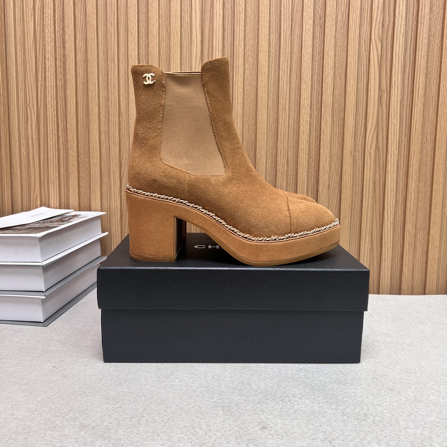 NO:446011,2025 Little Flavor Short Boots, a must-have item for this autumn and winter!  !  Chanel's hot short boots in autumn and winter, Xiaohongshu is highly recommended, and it looks good no matter how you match it. It is a must-have for fashionable things. Chanel's women love simple but irresistible matching to show unique styles of dressing, free mixing and matching are shining in place and keep up with the fashionable pace of Grandma Xiang!  !  !  Exquisite details enlarge the original mold opening hardware buckle. Top version purchasing level is created ★The upper is made of top layer cowhide, sheepskin footbed, Italian leather outsole. Size 35-39 (ordered by 40/41), boots, chanel, boots, cowhide, sheepskin, Leather soles198609092025小香短靴,本季秋冬季必备单品！！ 香奈儿秋冬重工爆款短靴 小红书力推款,怎么搭配都好看,时髦精必备,香奈儿女士钟爱简约又难以抗拒搭配展现与众不同的穿搭风格、自由混搭闪耀到位跟紧香奶奶时尚步伐！！！精致细节放大看原版开模五金扣 顶级版本代购级别打造★鞋面采用头层牛皮,羊皮垫脚,意大利真皮大底 码数35-39（40/41订）,靴子,chanel,boots,cowhide,sheepskin,Leather soles,Women's Shoes