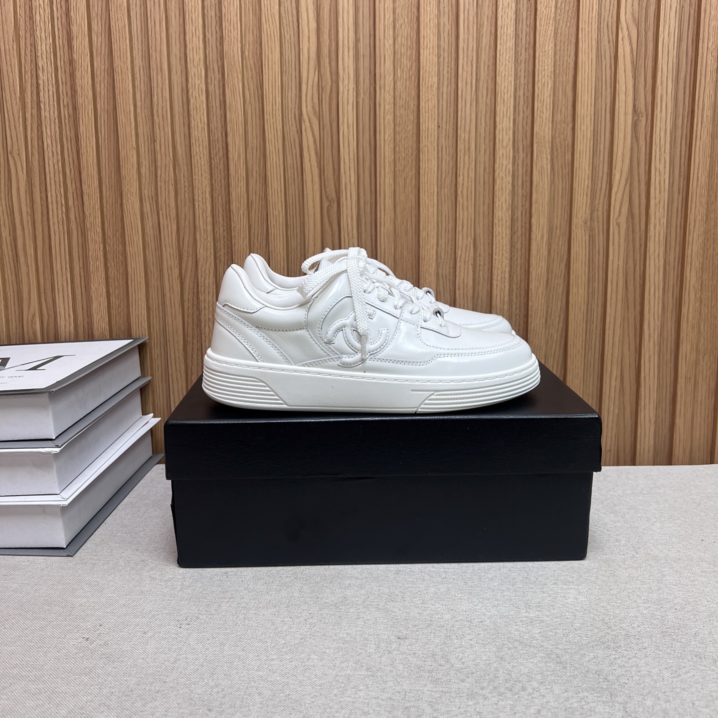 NO:460981,Chanel 2025 new Chanel small square-head camellia bow-tight low-heeled single shoes, playful and a bit mature, it reduces age and has a temperament!  Upper sheepskin inner sheepskin inner heel height 3.5cm sole Italian leather outsole size 35-39 (40,41 custom made without return), casual shoes/sports shoes, chanel, chanel, sneakers, sheepskin, Leather soles19860909Chanel2025新款香奈儿小香小方头山茶花蝴蝶结低跟单鞋,俏皮中又有点轻熟的高级,穿起来减龄又有气质！ 鞋面羊皮 内里羊皮内里 跟高3.5cm 鞋底意大利真皮大底 码数35-39（40,41定制不退换),休闲鞋/运动鞋,chanel,chanel,sneakers,sheepskin,Leather soles,Women's Shoes