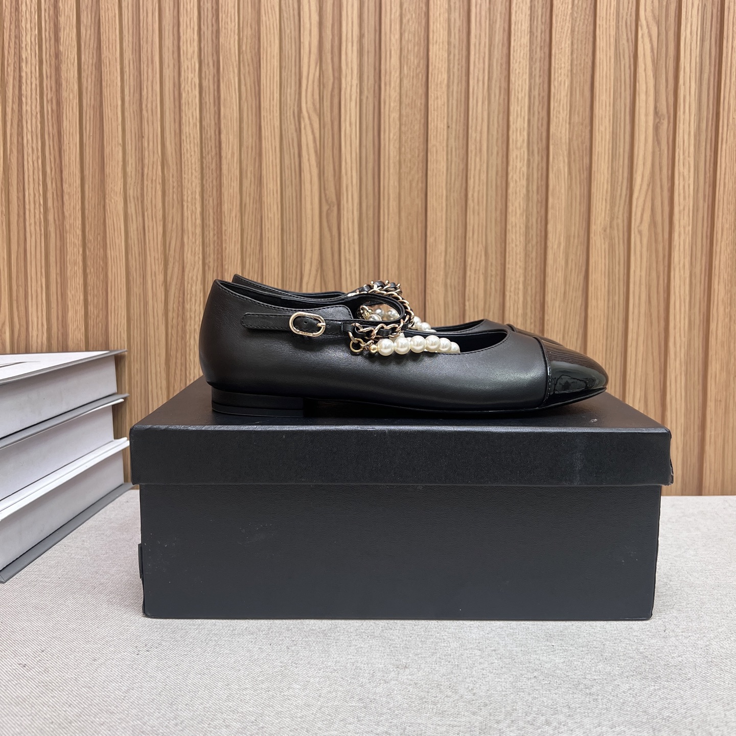 NO:486764,2025★★★★★★ Many celebrities are here to watch, a versatile series that domestic and foreign bloggers are popular, a must-have for spring and summer wardrobe matching. First choice. Xiangjia exclusive upper sheepskin inner lining: sheepskin, original mold-open custom leather sole, shoe size: 35-39 (34, 40, 41, custom made without return) Flat sole 260 high heels 270, Mary Zhen, chanel, mary jane, sheepskin, Leather soles198609092025★★★★★ 众多明星网红上脚,国内外博主刷爆的一个百搭系列,春夏衣橱搭配必备 首选.香家专属 鞋面羊皮  内里: 羊皮 大底原版开模定制真皮大底 鞋码: 35-39（34、40、41、定做不退换） 平底260高跟270,玛丽珍,chanel,mary jane,sheepskin,Leather soles,Women's Shoes