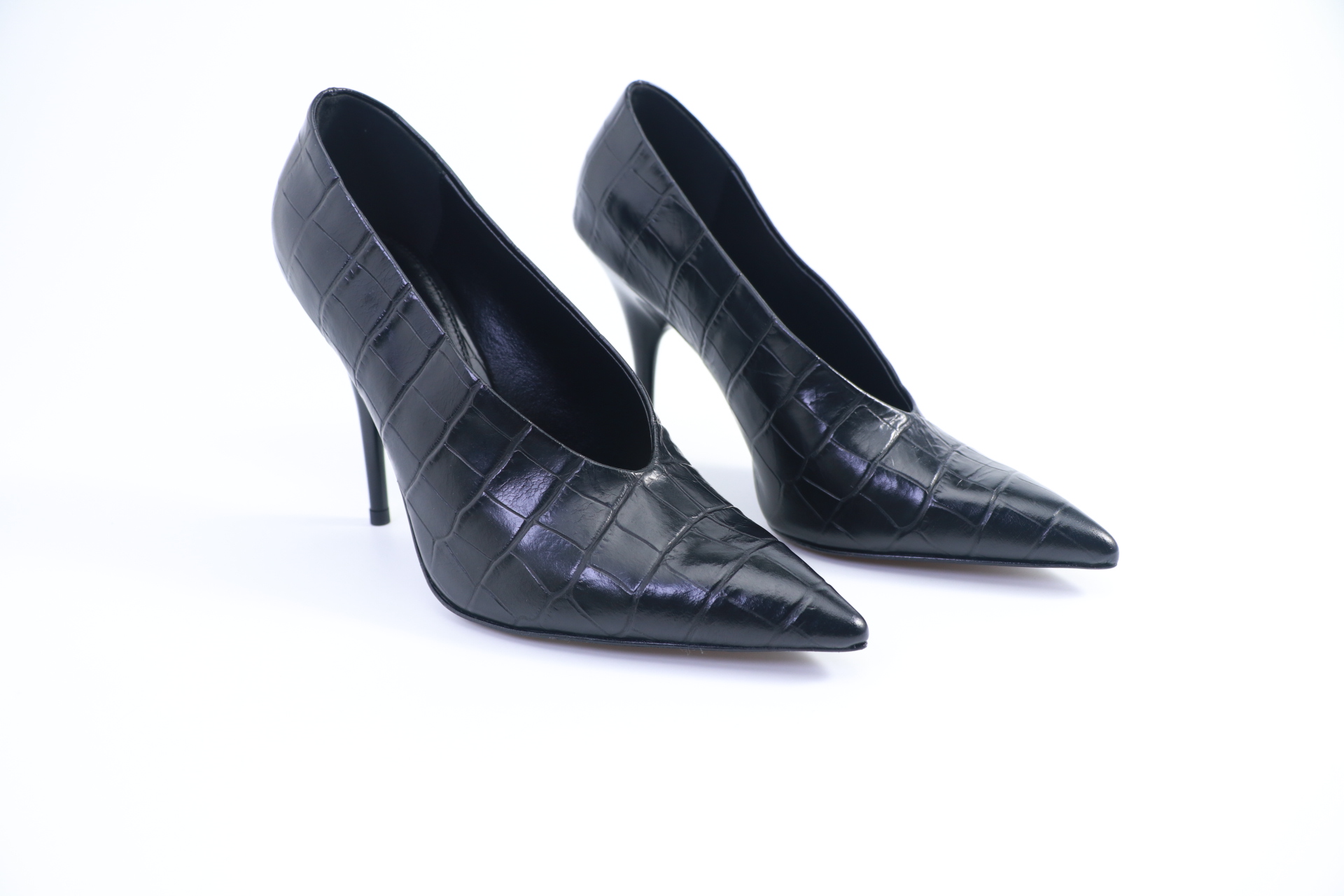 NO:486732,Gucci's classic and fashionable single shoes are original, welcome to a super easy-to-wear versatile series!  The upper is made of imported cowhide, the inner tiptoe imported sheepskin, the Italian imported genuine leather sole size 34-41 (customized on 34 40/41), high heels single shoes, gucci, high heels, cowhide, sheepskin19860909Gucci 万年经典款时尚单鞋 原版开发,欢迎 超好穿的百搭系列！ 鞋面采用进口牛皮 内里踮脚进口羊皮 意大利进口真皮鞋底 码数34-41（34 40/41定制）,高跟鞋单鞋,gucci,high heels,cowhide,sheepskin,Women's Shoes