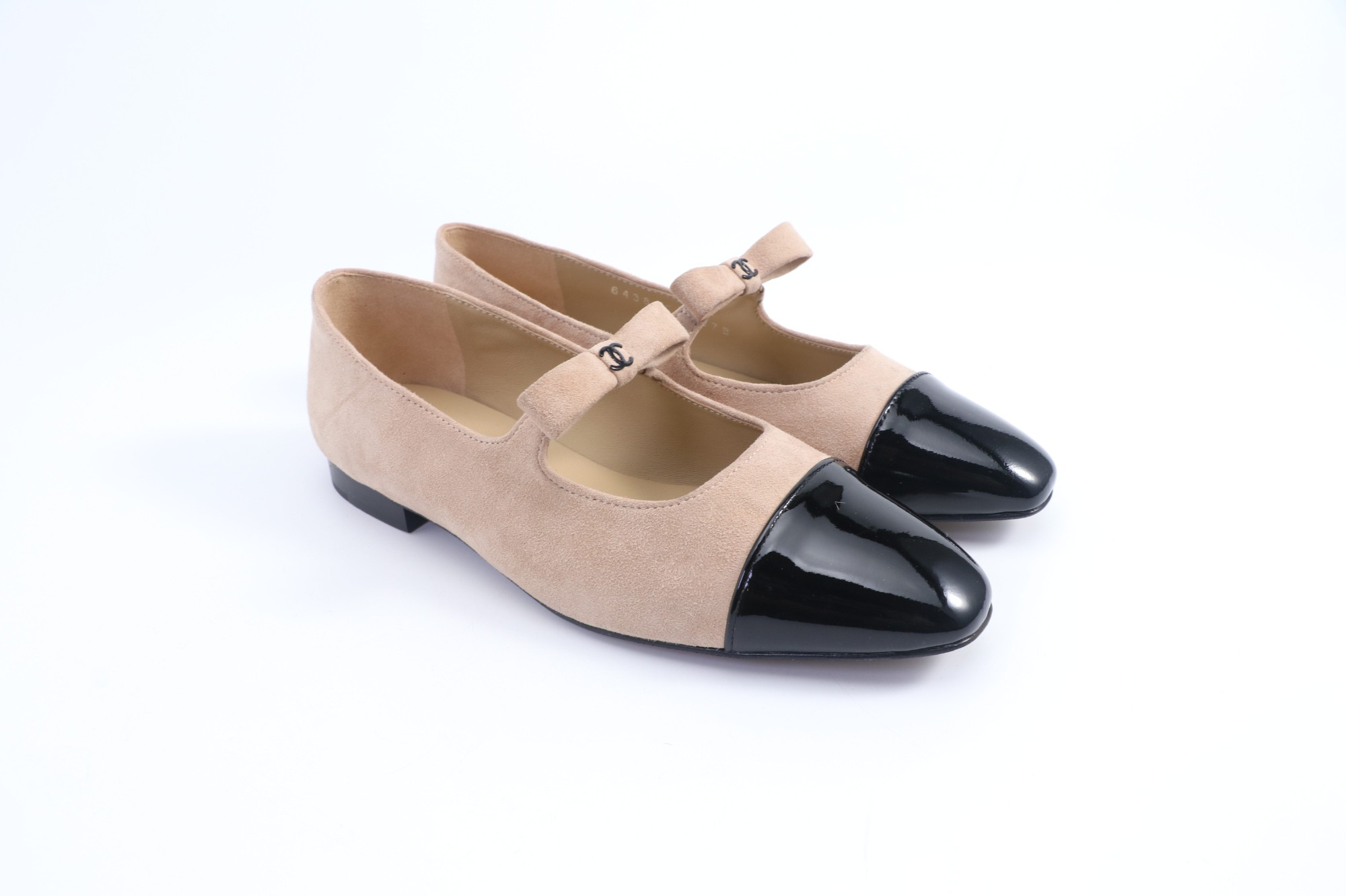 NO:489501,2025★★★★★★ Many celebrities are here to watch, a versatile series that domestic and foreign bloggers are popular, a must-have for spring and summer wardrobe matching. First choice. Xiangjia exclusive upper Yangjing Lili: imported crystal sheepskin lining, original mold-open custom leather sole Shoe size: 35-39 (40, 41, customized non-return and exchange), single shoes, chanel, sheepskin, sheep, Leather soles198609092025★★★★★ 众多明星网红上脚,国内外博主刷爆的一个百搭系列,春夏衣橱搭配必备 首选.香家专属 鞋面羊京  内里: 进口水晶羊皮内里 大底原版开模定制真皮大底 鞋码: 35-39（40、41、定做不退换）,单鞋,chanel,sheepskin,sheep,Leather soles,Women's Shoes