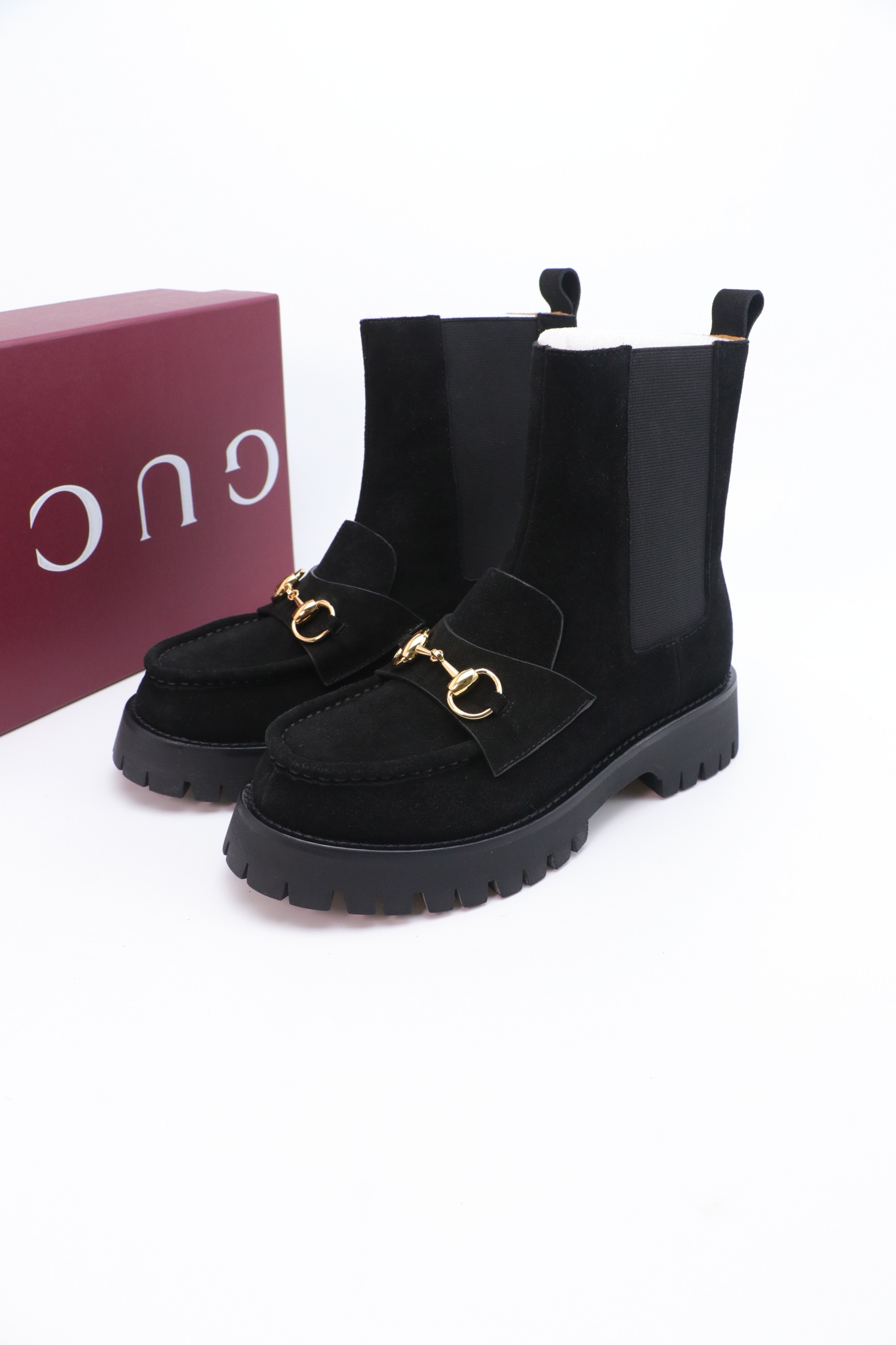 NO:578154,Gucci | Gucci Gucci 25 2025 G's new autumn and winter products, catwalk classic horsebit Chelsea boots, the main series is finally available, and the products are worth looking forward to!  Original classics, new designs, purchasing agency level!  Full of high-end feel!  A favorite among bloggers at home and abroad, it is retro and fashionable, easy to wear and looks great on your feet!  The official website mainly recommends, new colors are constantly updated. Original specific calfskin/cow leather for the upper. Lining: imported sheepskin lining. Original molded custom anti-slip outsole. Shoe size: 35-39 (40.41. Can be customized), boots, gucci, gucci, gucci, boots, cowhide, sheepskin19860909Gucci | 古驰古奇25 2025 G家秋冬新品 走秀款 经典马衔扣切尔西短靴 主打系列终于面世,狠货值得期待！原有的经典 创造新设计 代购级别！高级感十足！国内外博主刷爆的一款,复古又时髦 穿搭简便 上脚美炸了！官网主推,新色持续更新 鞋面原版特定小牛皮/牛猄 内里: 进口羊皮里 大底原版开模定制防滑大底 鞋码: 35-39（40.41.可定做）,靴子,gucci,gucci,gucci,boots,cowhide,sheepskin,Women's Shoes