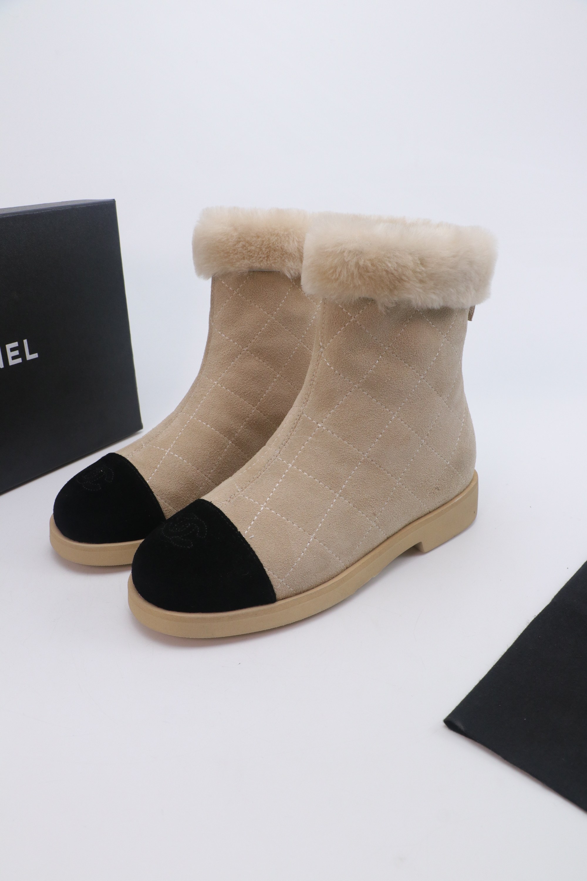 NO:593745,2025sss official website and Xiaohongshu synchronize the latest color matching Xiaoxiangjia’s popular models are hotly launched, with upgraded workmanship and high quality!   The latest fashionable fur boots are super versatile and warm soles, the favorite of heroines [Fireworks][Fireworks] Cow suede leather upper, sheepskin lining, rubber outsole, 5 sizes 35-41, [Note 40+41 custom-made], boots, chanel, boots, cowhide, sheepskin198609092025sss官网、小红书同步最新配色小香家爆款火热上线,做工升级版,高品质！  时尚潮流最新款毛毛靴上脚超百搭暖底,女主们的最爱[烟花][烟花] 鞋面牛反绒牛皮 内里羊皮 大底橡胶大底 5码数35-41码,【注40+41订做】,靴子,chanel,boots,cowhide,sheepskin,Women's Shoes