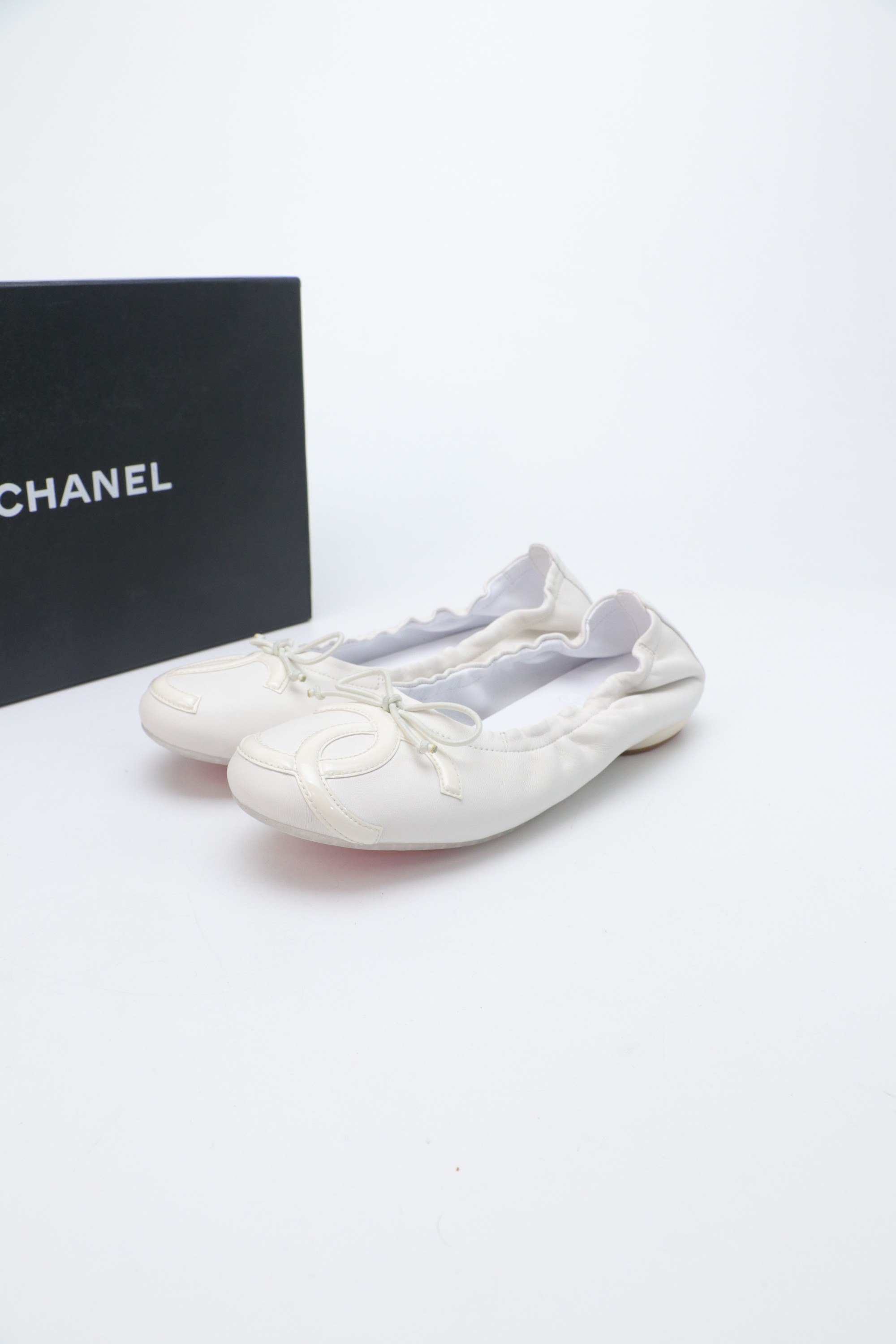 NO:653169,2025★★★★★ Many celebrity internet celebrities are on their feet, a versatile series popularized by domestic and foreign bloggers, a must-have for spring and summer wardrobes. Xiangjia exclusive upper sheepskin lining: imported crystal sheepskin lining outsole original molded custom rubber outsole Shoe size: 35-39 (40, 41, custom-made, non-refundable), single shoes, chanel, sheepskin198609092025★★★★★ 众多明星网红上脚,国内外博主刷爆的一个百搭系列,春夏衣橱搭配必备 首选.香家专属 鞋面羊皮  内里: 进口水晶羊皮内里 大底原版开模定制橡胶大底 鞋码: 35-39（40、41、定做不退换）,单鞋,chanel,sheepskin,Women's Shoes