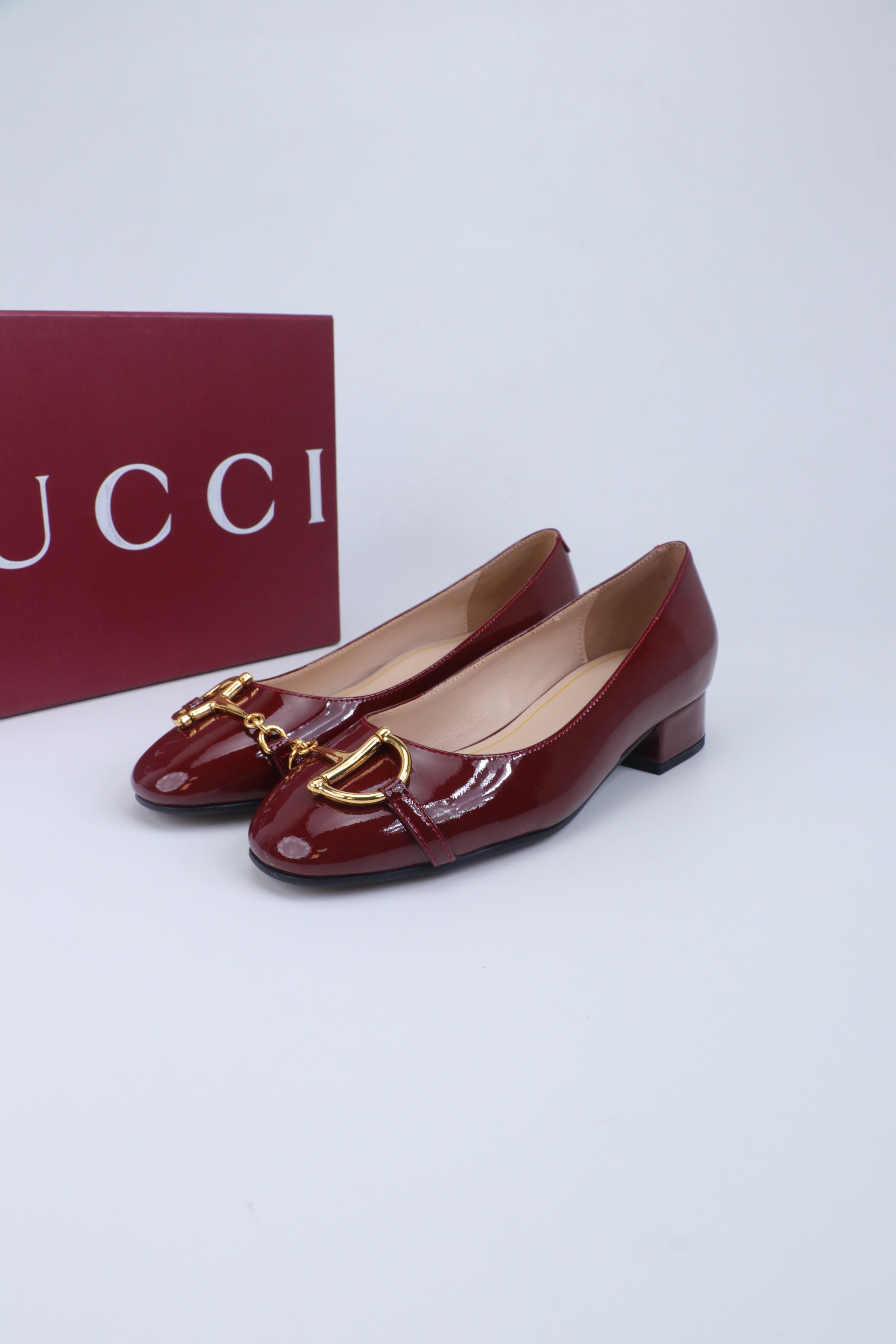 NO:680169,New product, original last development, counter synchronization, fabric, mixed sheepskin’ lining, sheepskin 34-43 (customized at 34.40.41.42.43), heel height, 2.5cm, leather sole, single shoes, sheepskin19860909新品,原版楦形开发、专柜同步 面料,混种羊皮‘ 内里,羊皮 34－43(34.40.41.42.43定做) 跟高,2.5cm 皮底,,单鞋,sheepskin,Women's Shoes