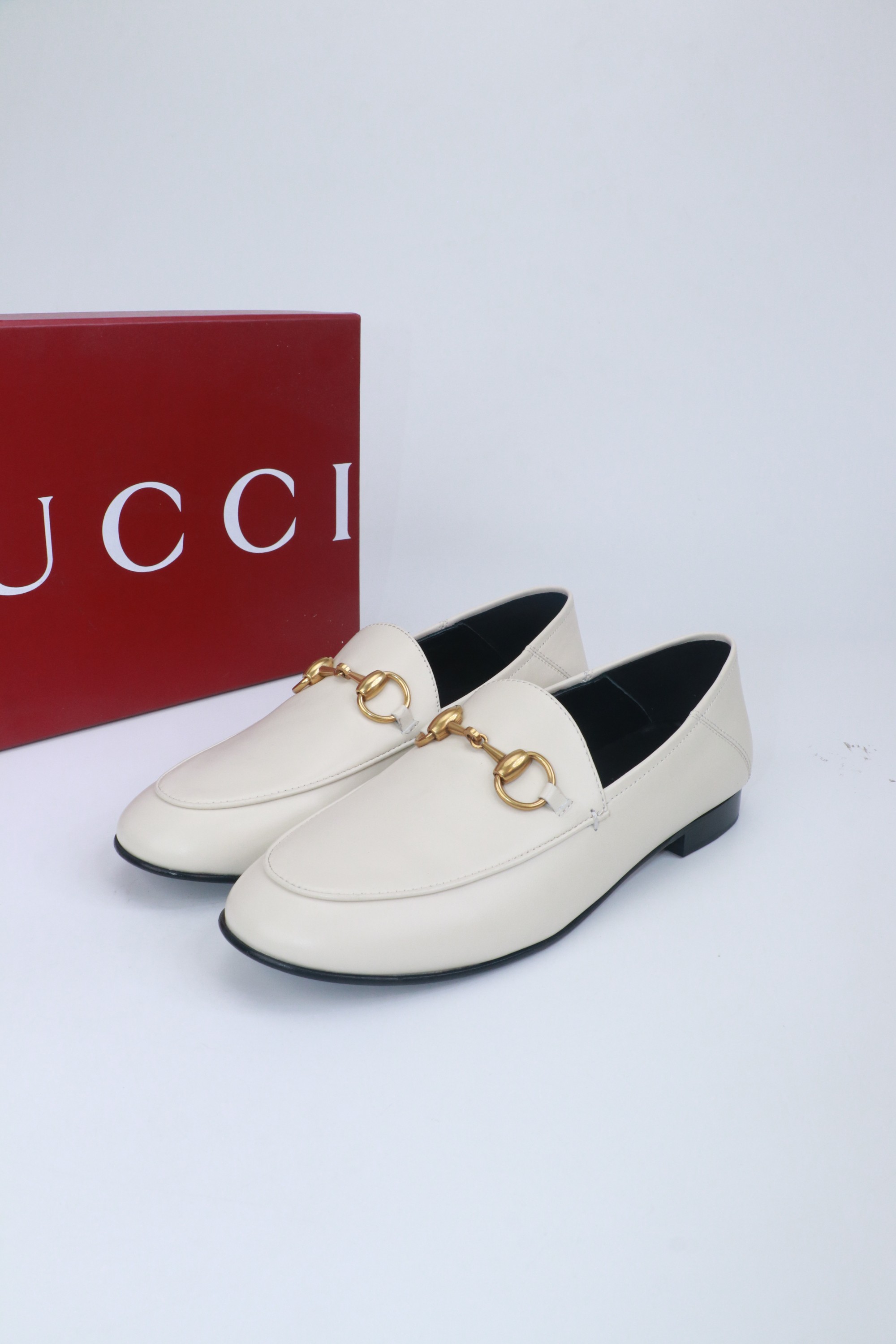 NO:780351,Size 35-43 standard size. Ships all year round. Lots of colors. Gucci's latest limited edition slippers. Top quality for sale. Purchase authentic products for development. Materials. Workmanship is consistent with the original version. Original upper with special craftsmanship. Dyeing sheepskin inside. Outsole Italian leather outsole, loafers, gucci, gucci, loafers, slippers, sheepskin, Leather soles19860909码数35-43标准码 全年出货.颜色超多 古驰Gucci最新限量包买拖鞋 .顶级品质发售 购入正品开发 . 材质.工艺与原版一致 鞋面原版特殊工艺烫钻鞋 内里透染羊皮 大底意大真皮大底,乐福鞋,gucci,gucci,loafers,slippers,sheepskin,Leather soles,Women's Shoes