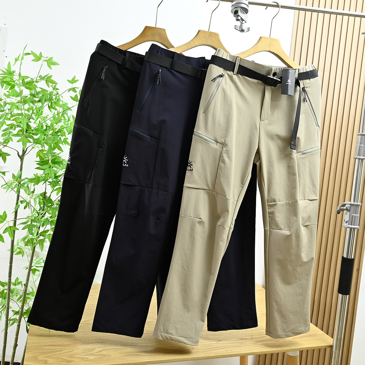 Alternative view of Windbreaker 08487