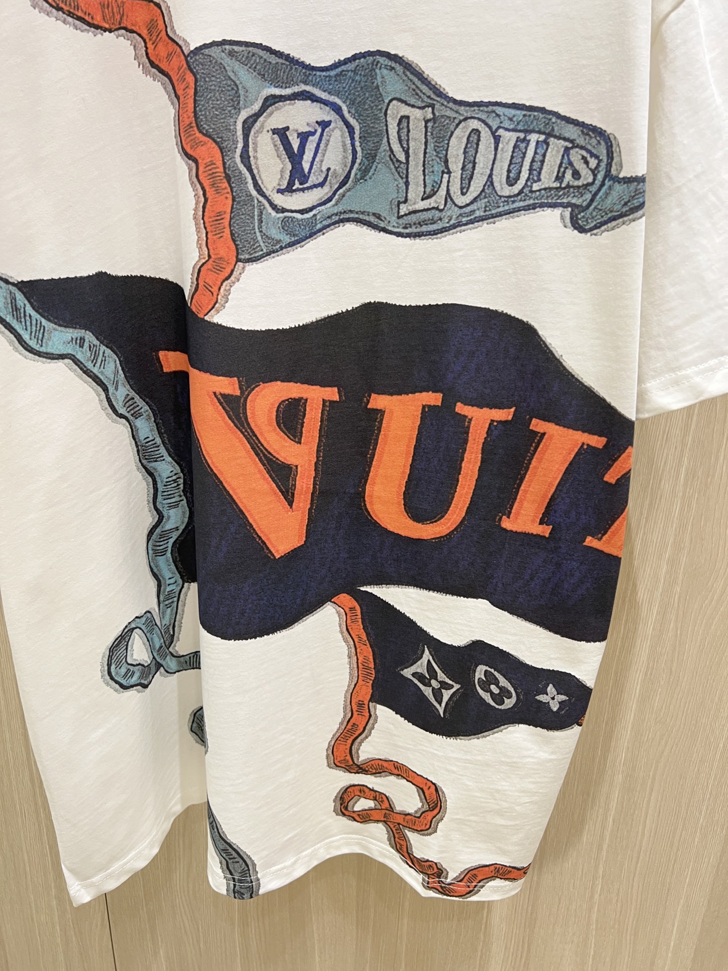 Louis Vuitton 25SS Graffiti Embroidered Cotton T-Shirt - Runway Collection 5 i1758740836641 3578 0 3