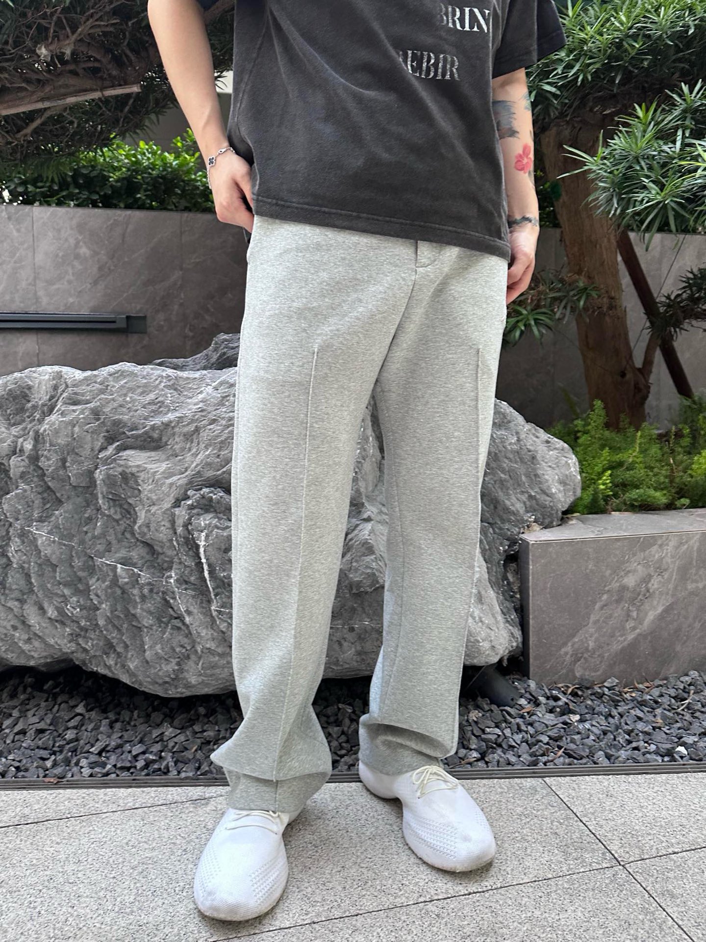 Louis Vuitton Embroidered Space Cotton Trousers: Casual, Comfortable, and Stylish 9 i1758742229955 6931 0 7