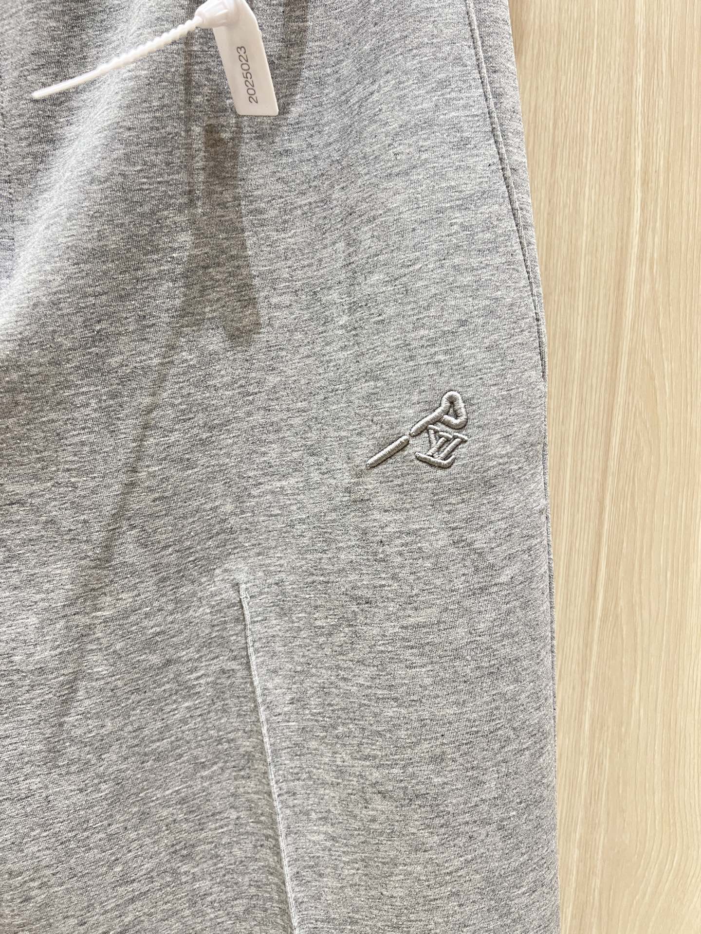 Louis Vuitton Embroidered Pin Space Cotton Trousers - Comfortable & Stylish 4 i1758742246005 9045 0 2