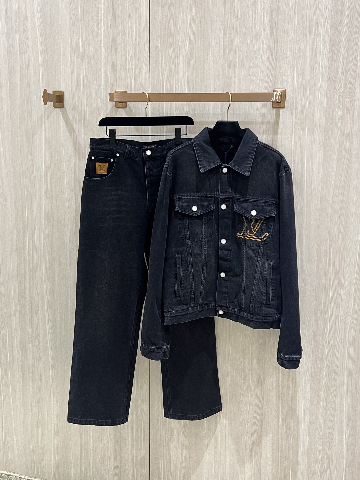 Louis Vuitton Pearl Button Denim Jacket & Jeans Set - Chic & Stylish 9 i1759397987417 57 0 6