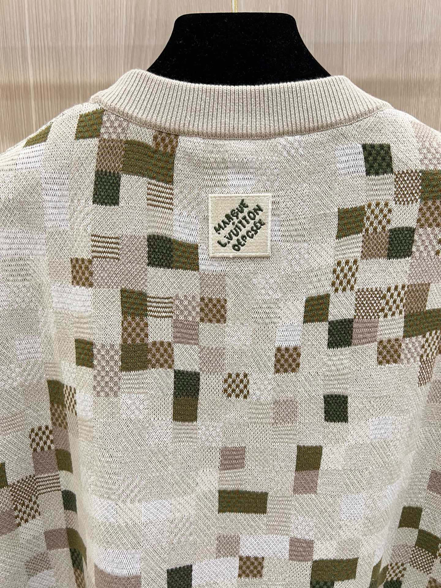 Louis Vuitton Limited Edition Snakoflage Damier Knit Sweater 7 i1760173523569 5968 0 5