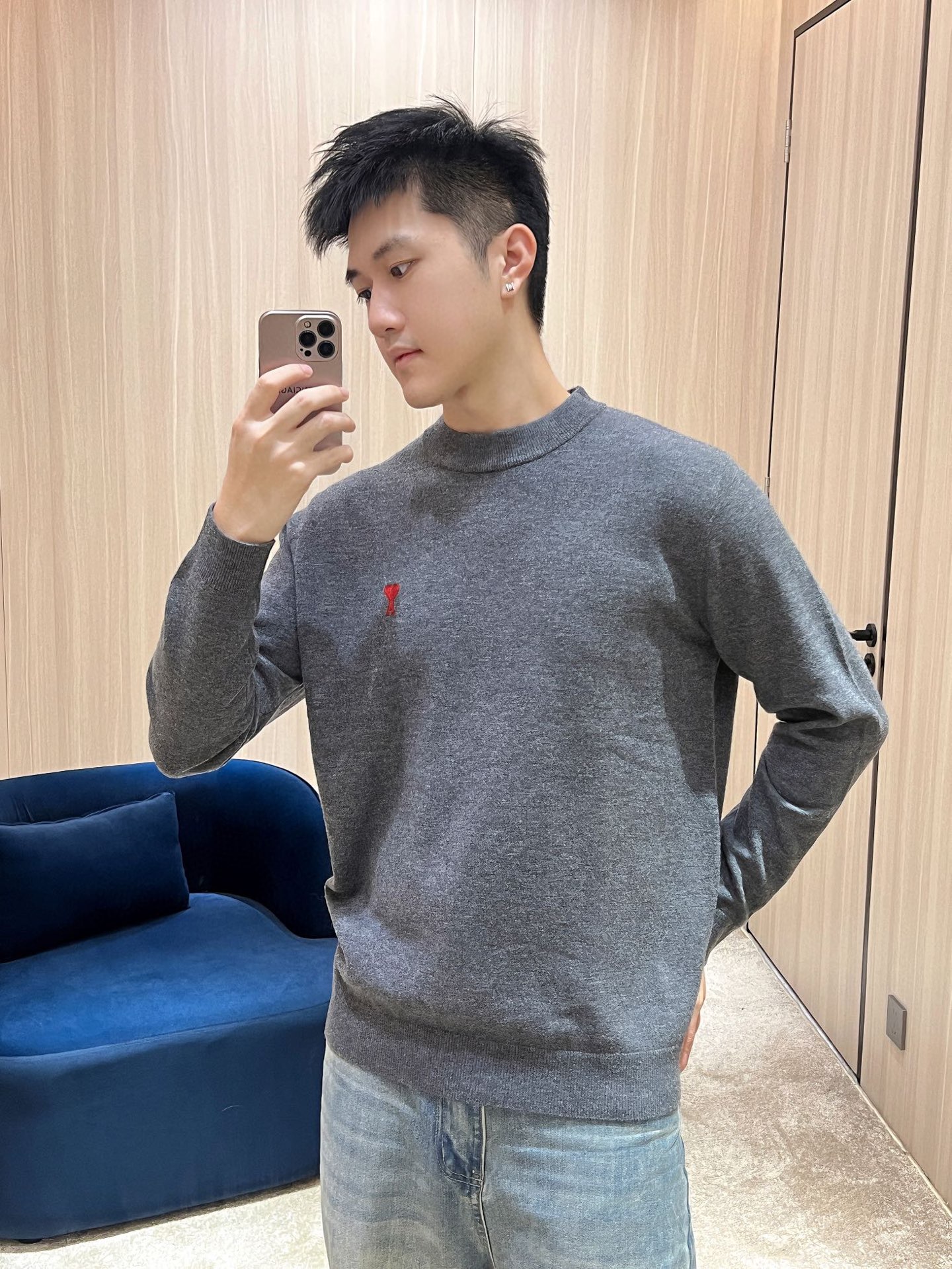 Ami Heart Wool Sweater: Unisex Warmth & Style for Fall/Winter - Gray/Black 8 i1763493461874 6270 0 6