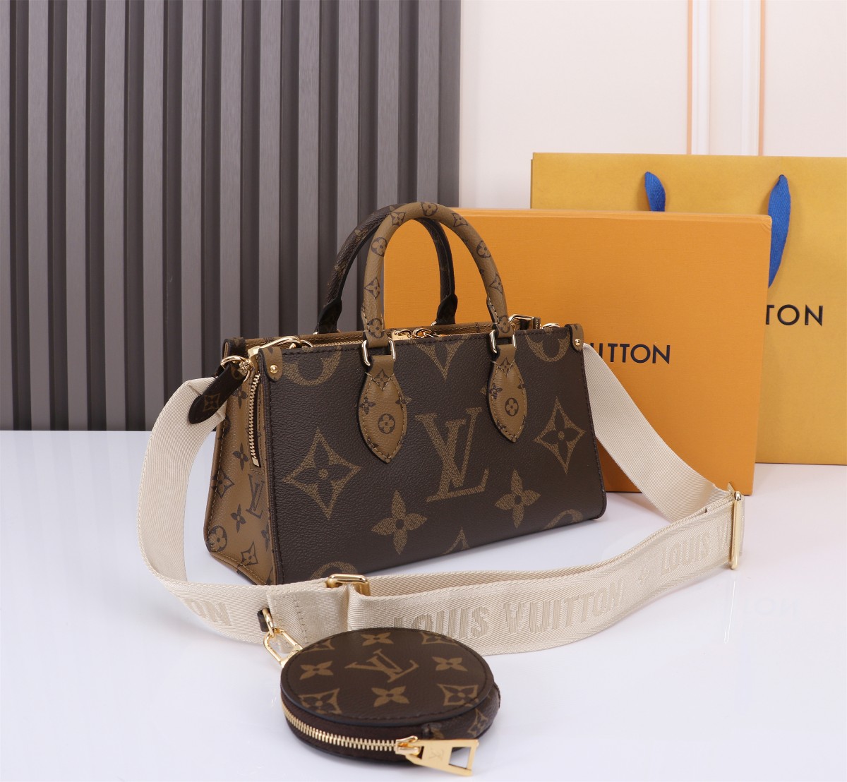 独家实拍 M46653 】本款 OnTheGo 托特包融合 Giant Monogram 和 Monogram Reverse 帆布