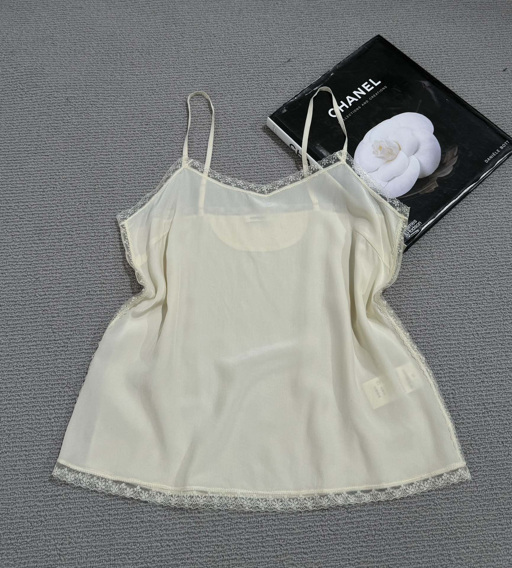 Женский топ из шелка с кружевной отделкой Без бренда