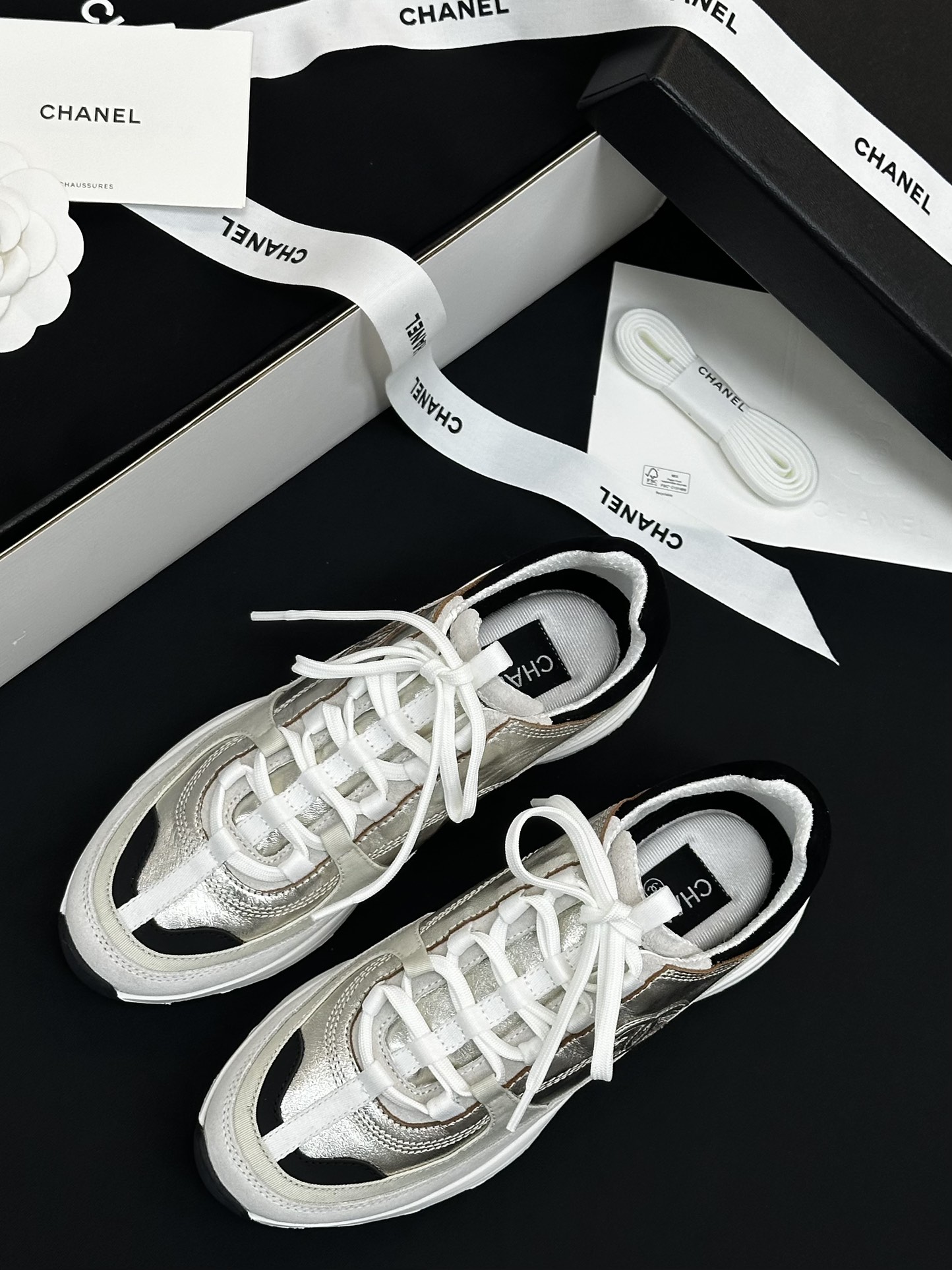 NO:646271,The top version of Wandan-produced CHANEL Chanel New Panda Color Thick Sole Casual Sports Shoes Original Purchased, Developed and Made by Xiaoxiang C Home Another Super Hot Style at the Counter, Loved by Internet Celebrity Bloggers and Young Ladies, Various Praise on Social Platforms, Super Popular, High Texture, Breathable, Super Spring and Summer, Seeing This Issue Will Always Arouse Girls’ Inner Fashion Demands. The Latest Suede Material, Classic Black and White Colors, Full of Fashion on the Feet, Easy to Care  Fabric: Original custom-made imported first-layer cowhide. Custom-made imported breathable mesh lining. Original open-molded non-slip rubber sole. Bottom thickness 3CM. Size 35/36/37/38/39/40 (40 non-returnable). No. 86256346, dad shoes, chanel, chanel, chanel, sneakers, cowhide, chamois leather.19860909莞产顶级版本 CHANEL 香奈儿 新款熊猫配色 厚底 休闲 运动鞋 原版购入开发 做货 小香 C家 专柜又一超级大爆款,网红博主小姐姐们的挚爱,社交平台的各种夸赞,人气超高质感透气超级春夏,看到这期总能唤起少女内心对时髦的诉求 最新麂皮材质 经典黑白配色 上脚时髦感十足 容易打理 面料:原版定制进口头层牛皮 内里定制进口透气网里 鞋底原版开模防滑橡胶材质 底厚3CM 尺码35/36/37/38/39/40（40不退换） 编号86256346,老爹鞋,chanel,chanel,chanel,sneakers,cowhide,chamois leather,Women's Shoes