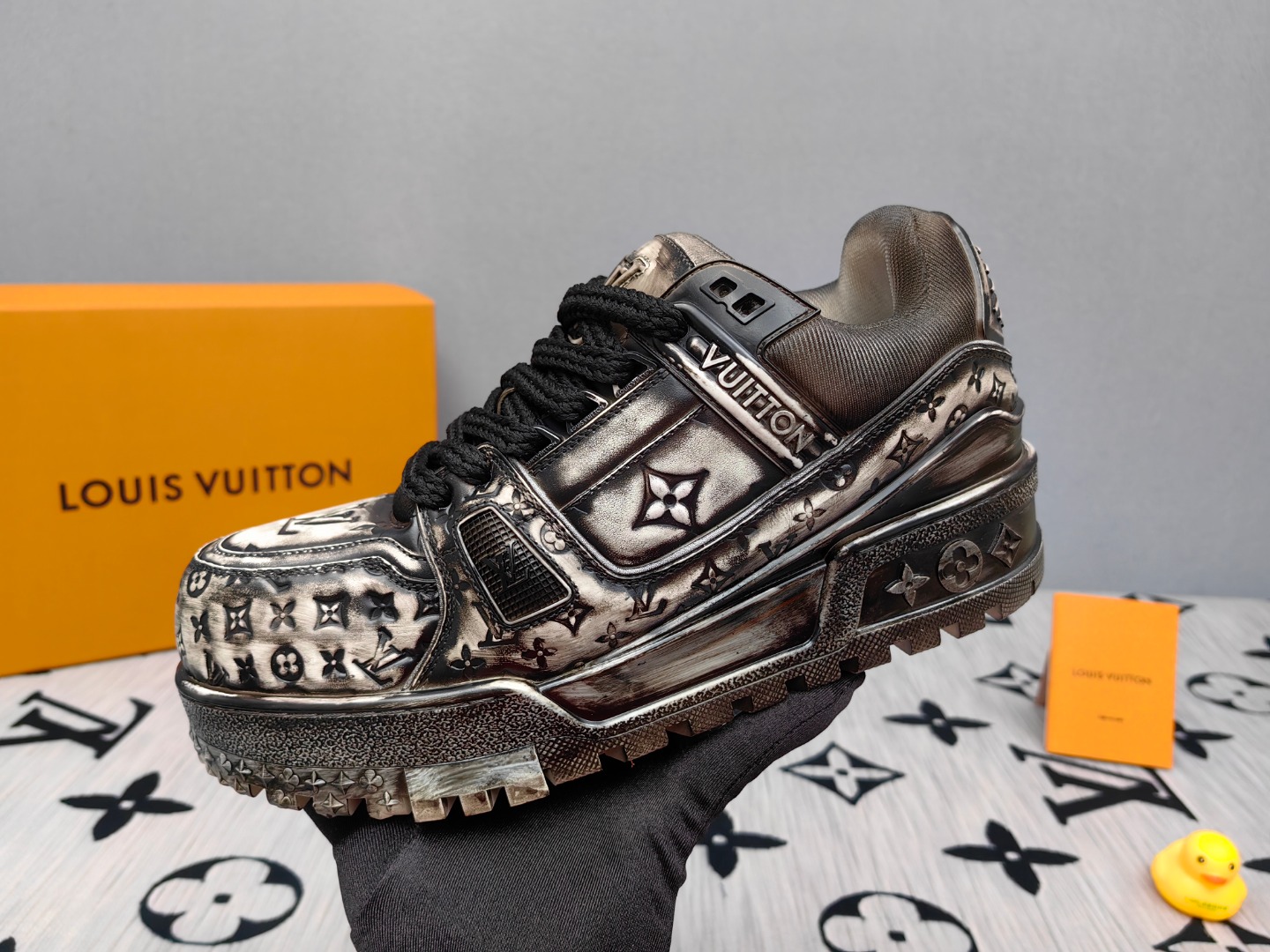 NO:234936,European version. Dongguan goods assembly line. Top purchasing agent, street-fried couples style, popular sports shoes synchronized, upper imported from Italy original denim fabric, colorful color washing and complex crafts, imported breathable mesh mat, sole: original factory special original sole, TPU exclusive molded sole Number 35-36-37-38-39-40-41-42-43-44-45-46 (can be ordered 38 45 46), dad shoes19860909欧洲版.莞货流水线产. 顶级代购路 炸街情侣款 爆款运动板鞋同步,鞋面意大利进口原版牛仔布面料,缤纷色彩洗水复杂工艺品,进口透气网布里垫,鞋底:原厂特供原版底,tpu独家成型底 码数35-36-37-38-39-40-41-42-43-44-45-46(可订38 45 46),老爹鞋,Women's Shoes