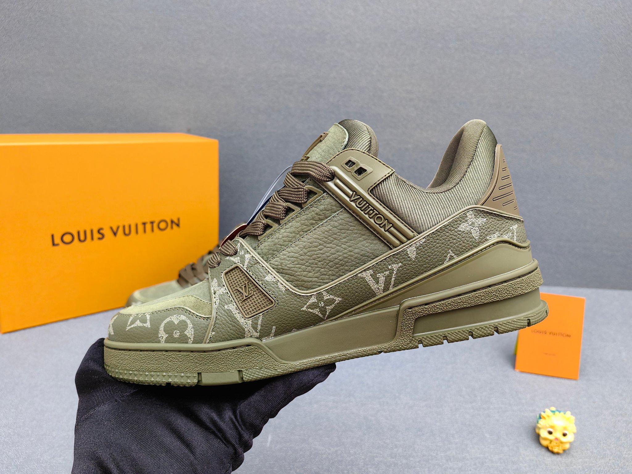 NO:274344,Real-priced LV purchasing-grade new colors, classic donkey family full series!   LV Trainer PVC sneakers, every style and color matching is great!  Trainer's foot feel is really good. The fabric is made of the same material as the original, and the workmanship details are made of the original one to one, comparing each detail!   TPU original bottom, purchasing level, not ordinary material, size number female 35-40 male 38-45,,louis vuitton,louis vuitton,louis vuitton,sneakers19860909实价LV代购级新色 经典驴家全系列！  LV Trainer PVC 运动鞋, 每个款式配色都很赞！Trainer的脚感真的非常不错  面料选用原版完全一样材质做工细节,原版一比一,对比每个细节！  TPU原版大底,代购级别,不是普通材质哦 码数女35-40 男38-45,,louis vuitton,louis vuitton,louis vuitton,sneakers,Men's shoes