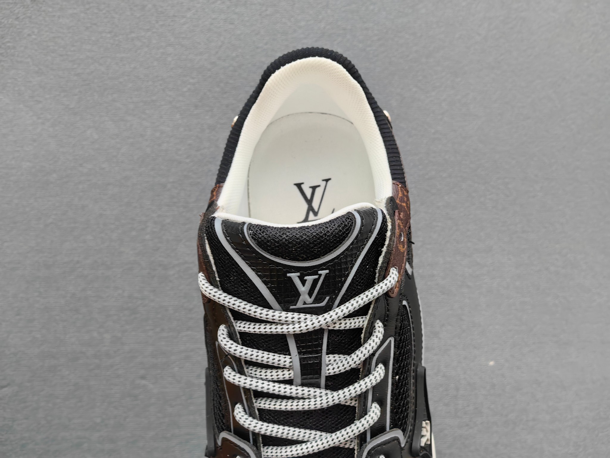 Louis Vuitton - Sneakers