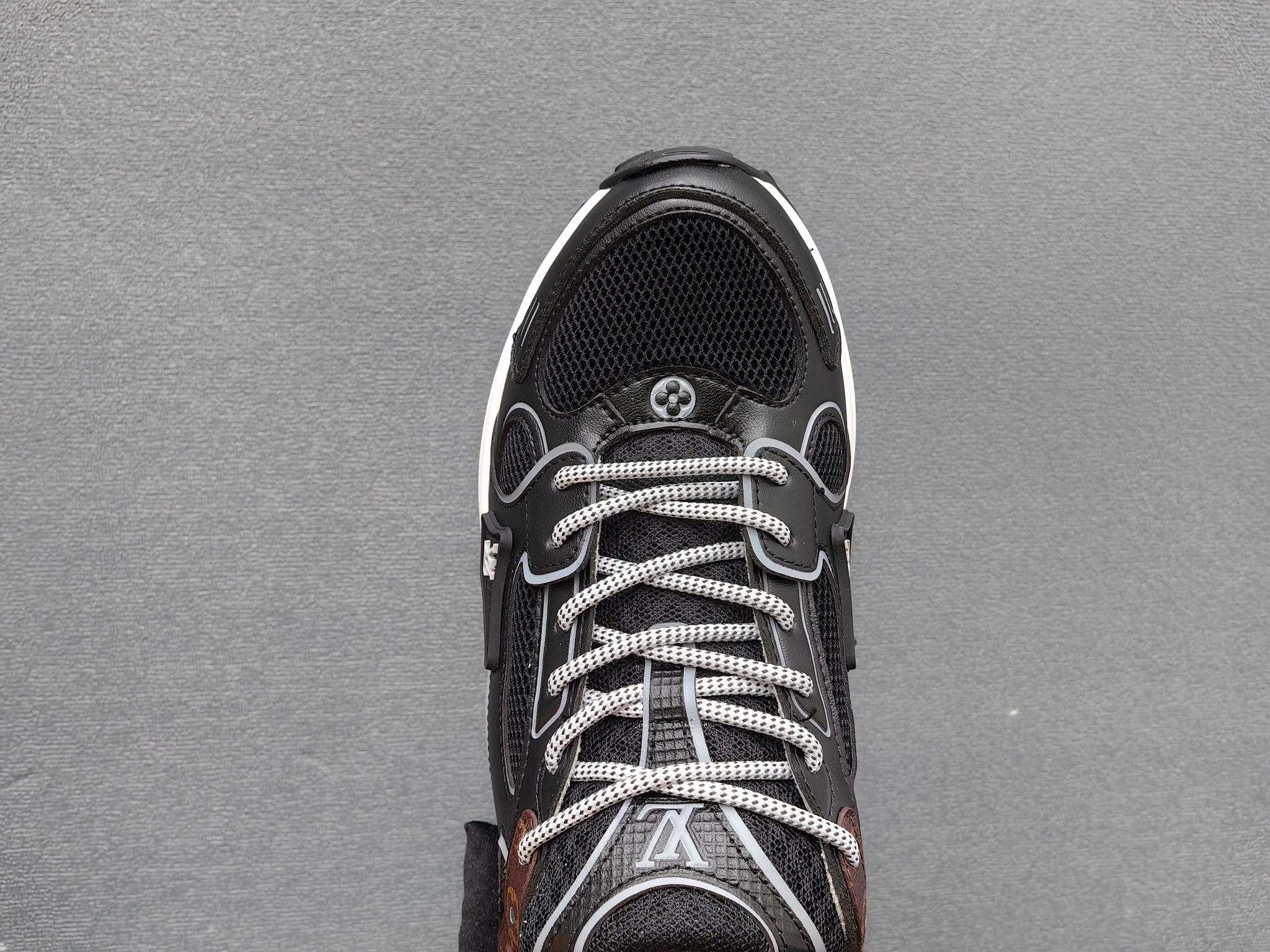 Louis Vuitton - Sneakers