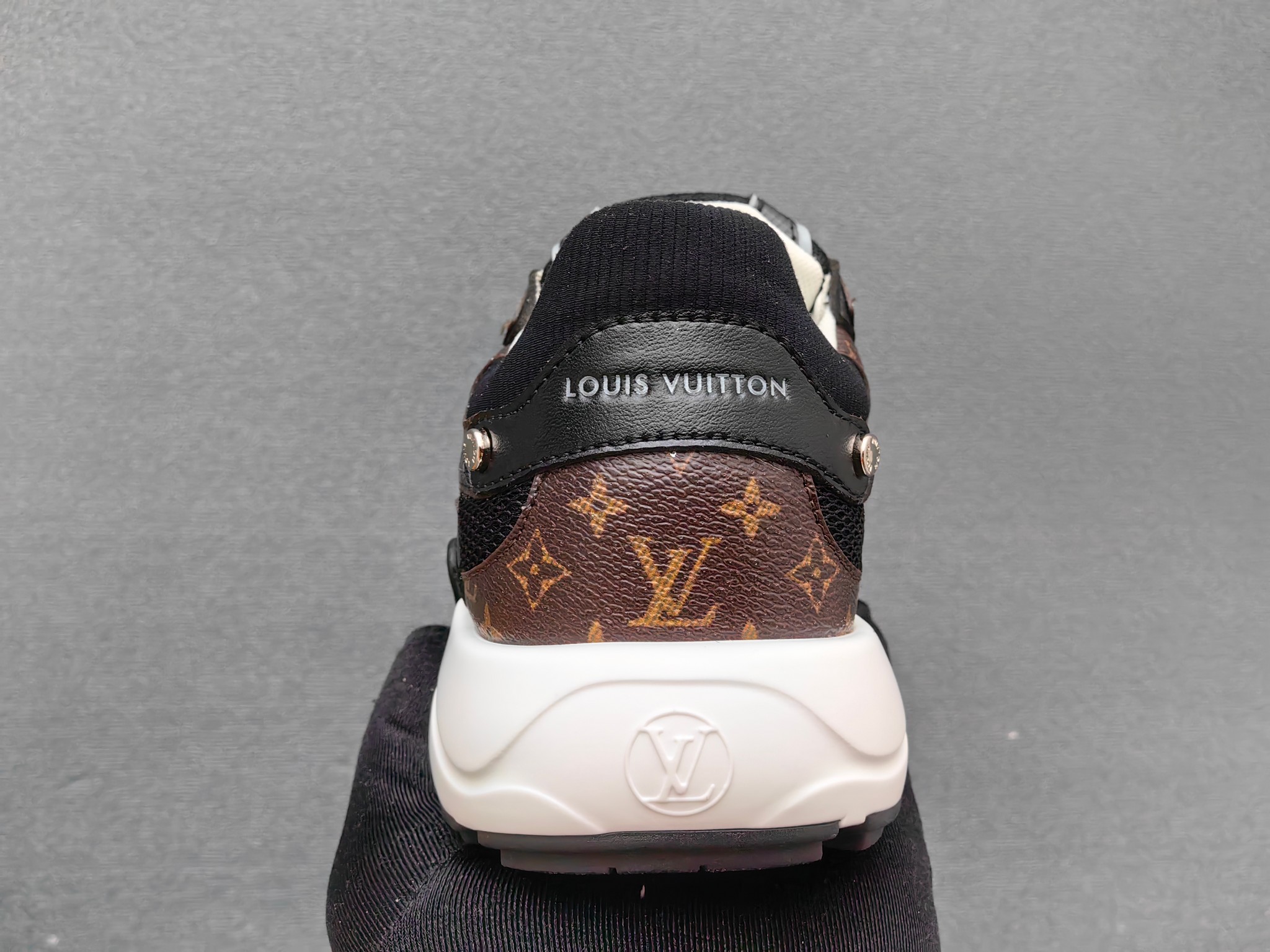 Louis Vuitton - Sneakers