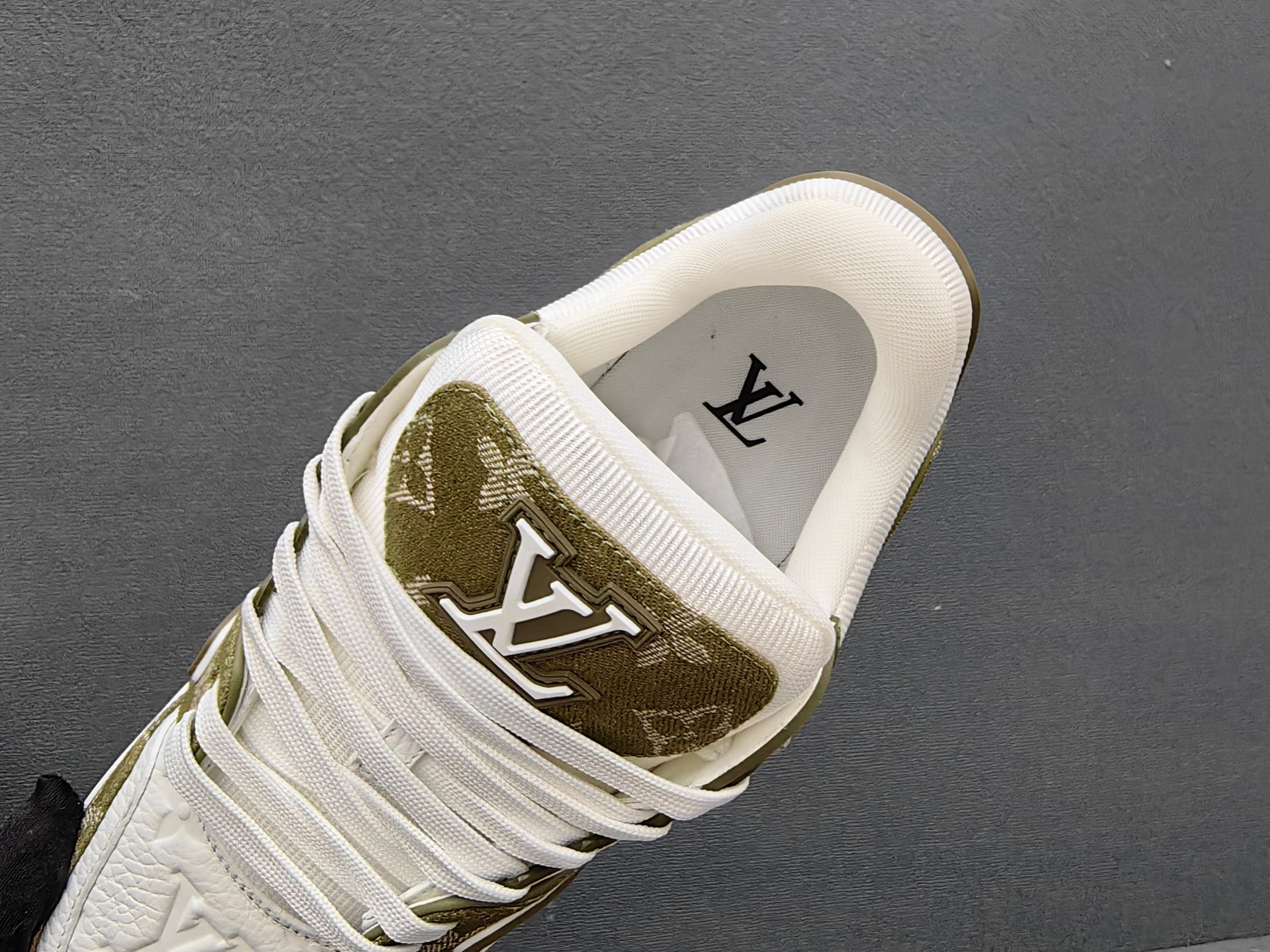 Louis Vuitton - Sneakers