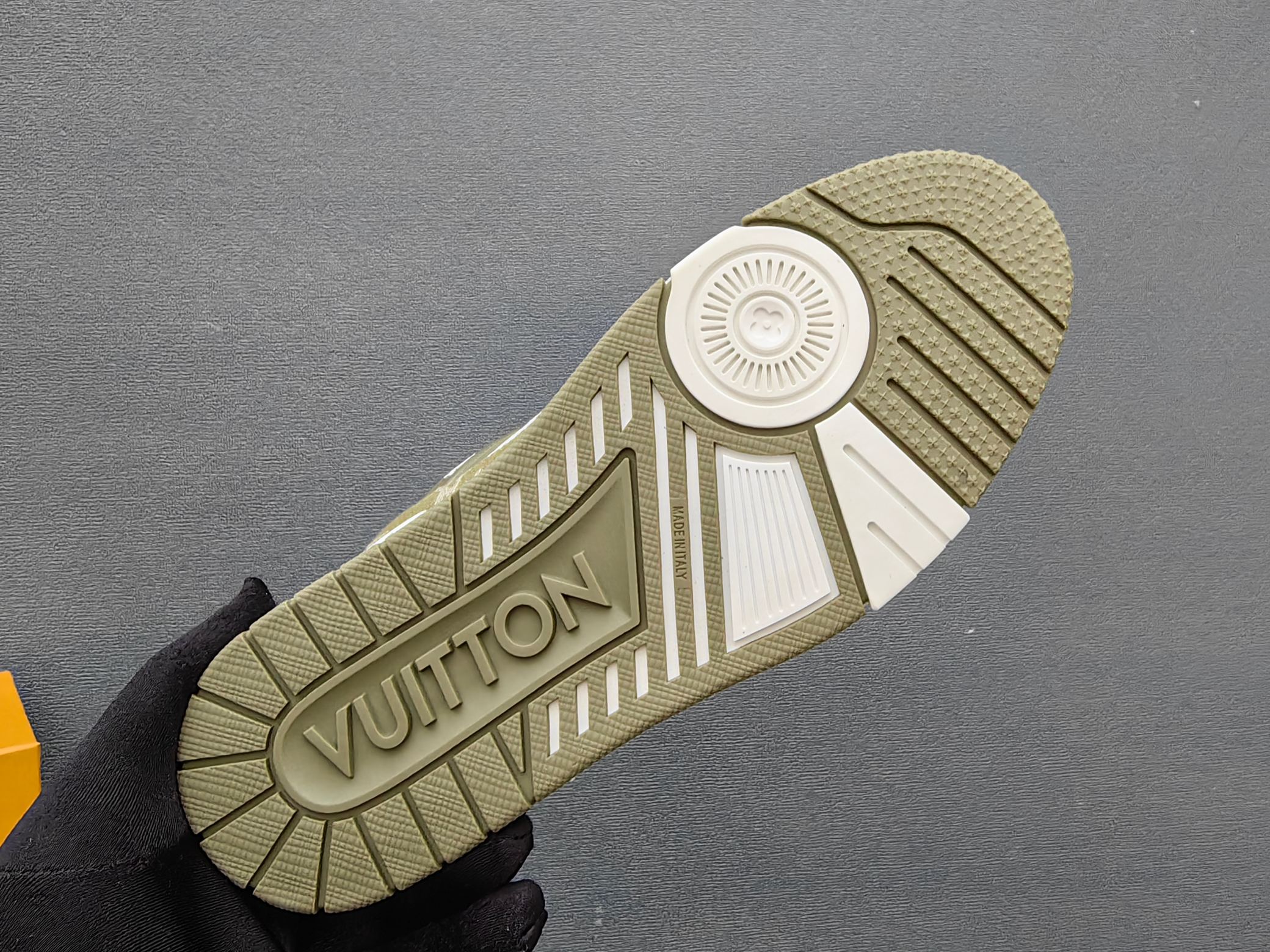 Louis Vuitton - Sneakers