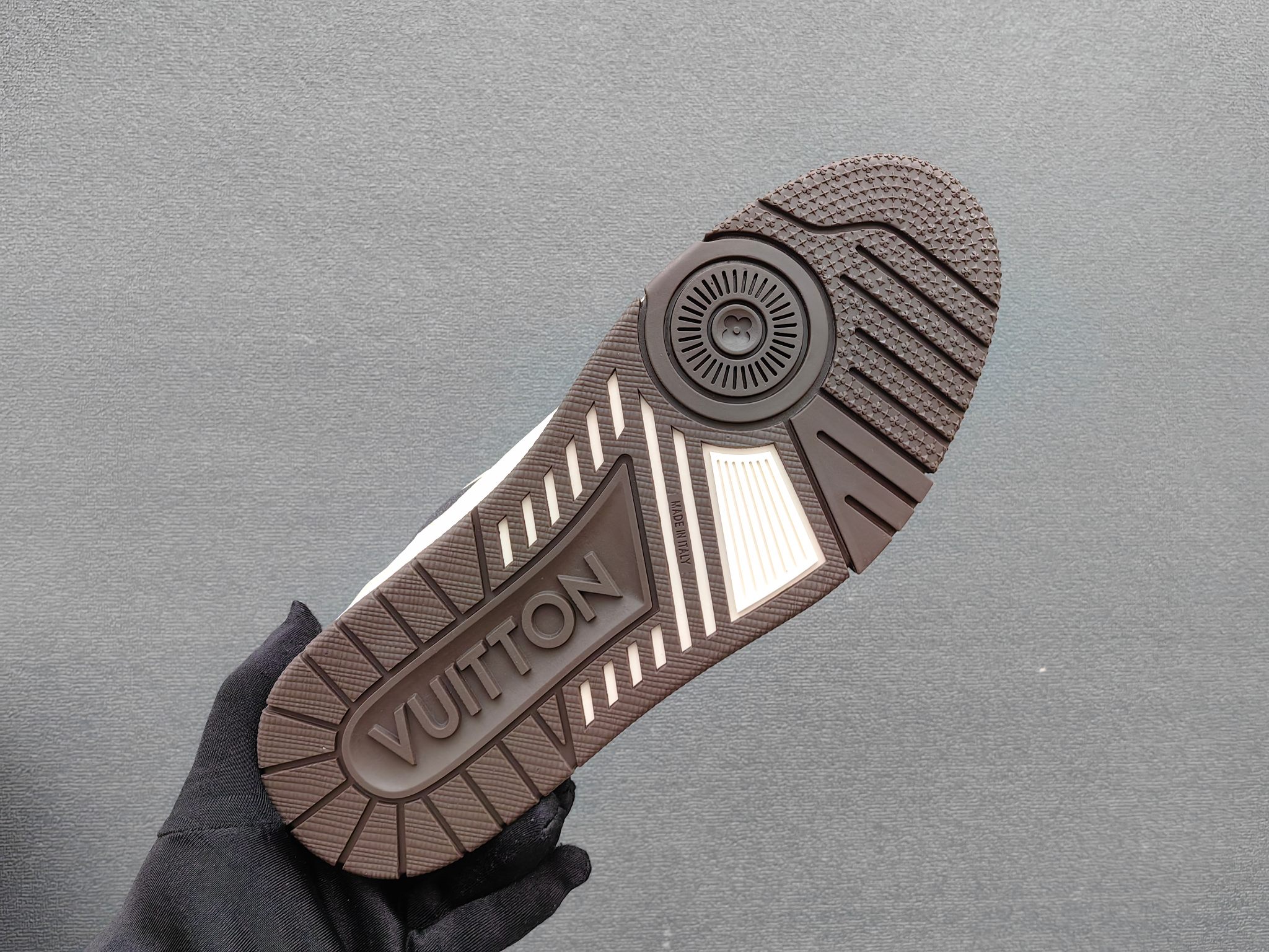 Louis Vuitton - Sneakers