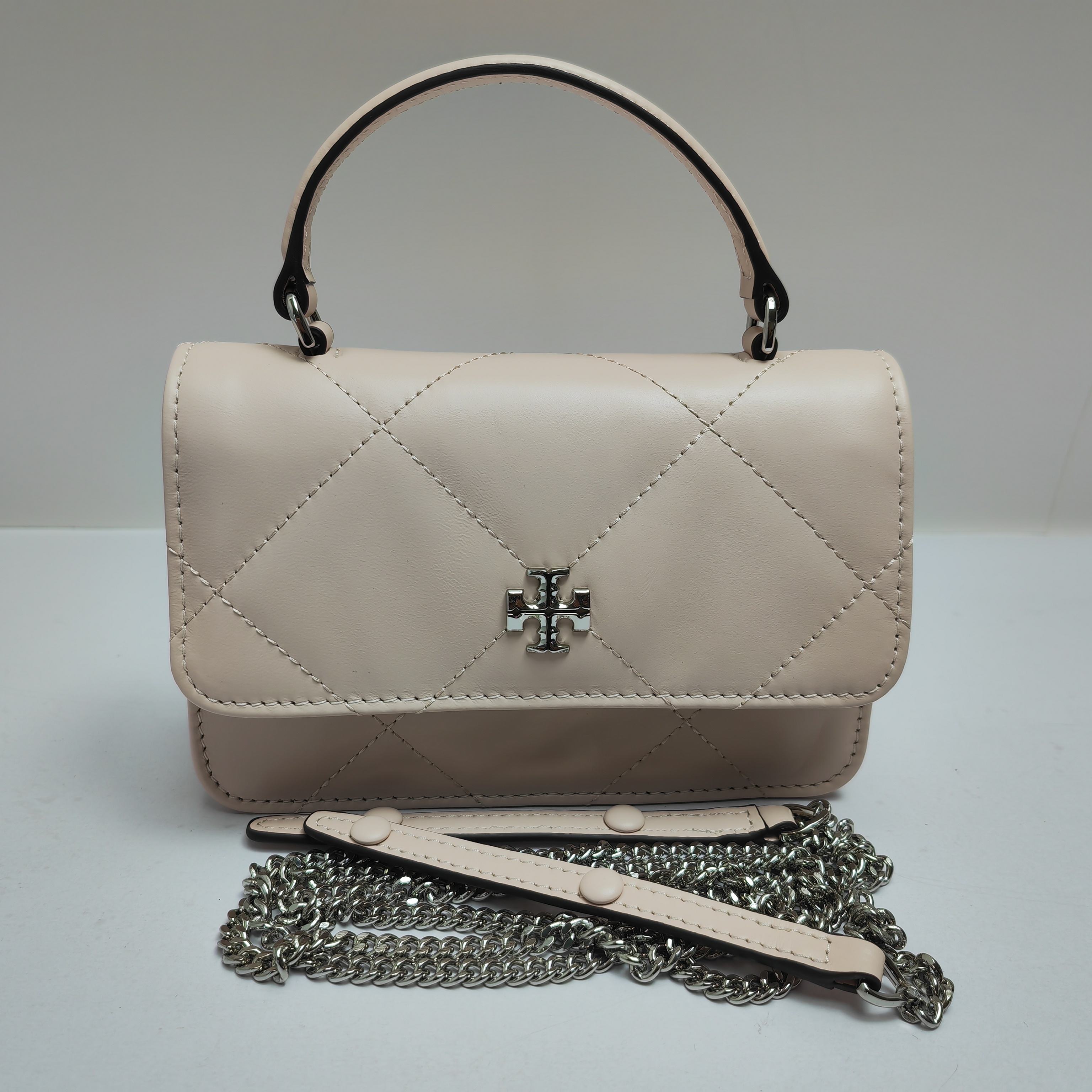 Tory Burch ～158326 粉色 Kira 菱格纹迷你手提链条钱夹 头层皮质 纵延菱格纹理 蓬松如云