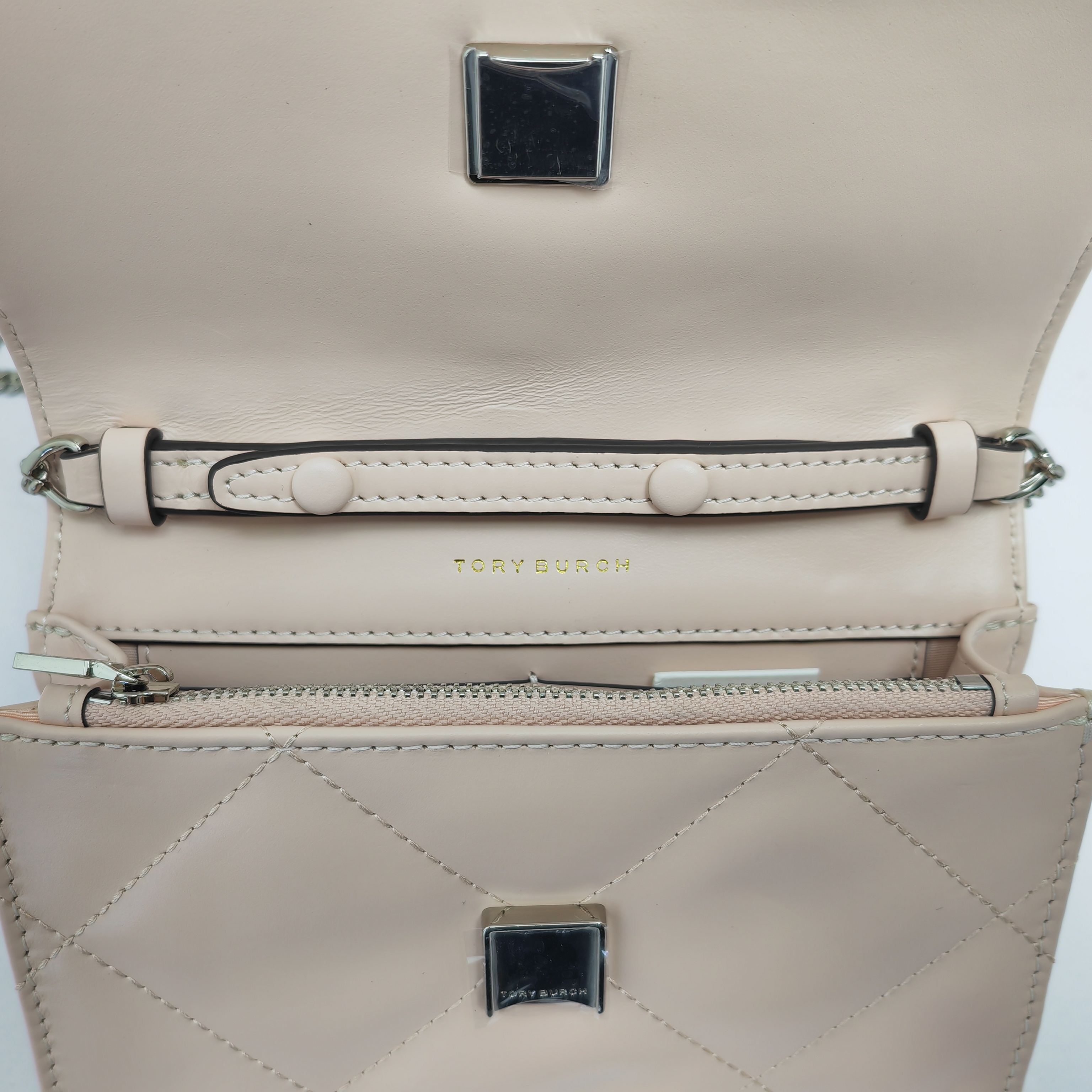 Tory Burch ～158326 粉色 Kira 菱格纹迷你手提链条钱夹 头层皮质 纵延菱格纹理 蓬松如云
