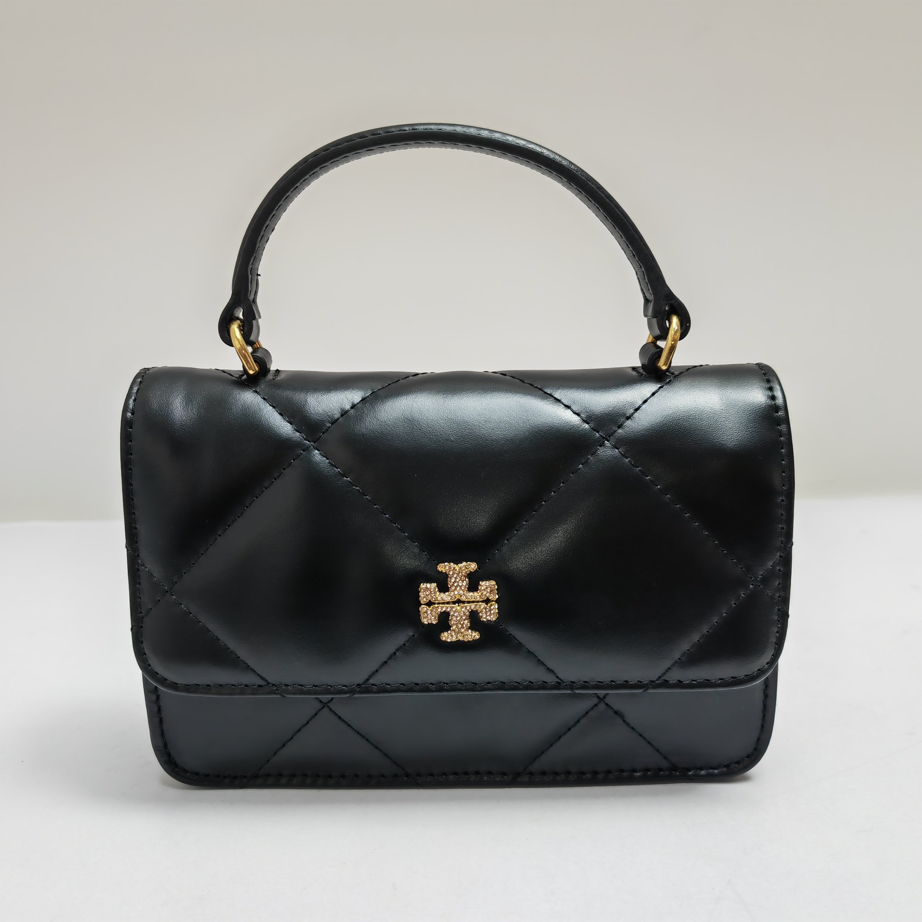 Tory Burch ～ 黑色 Kira 菱格纹迷你手提链条钱夹 头层皮质 纵延菱格纹理 蓬松如云 勾勒多元廓形