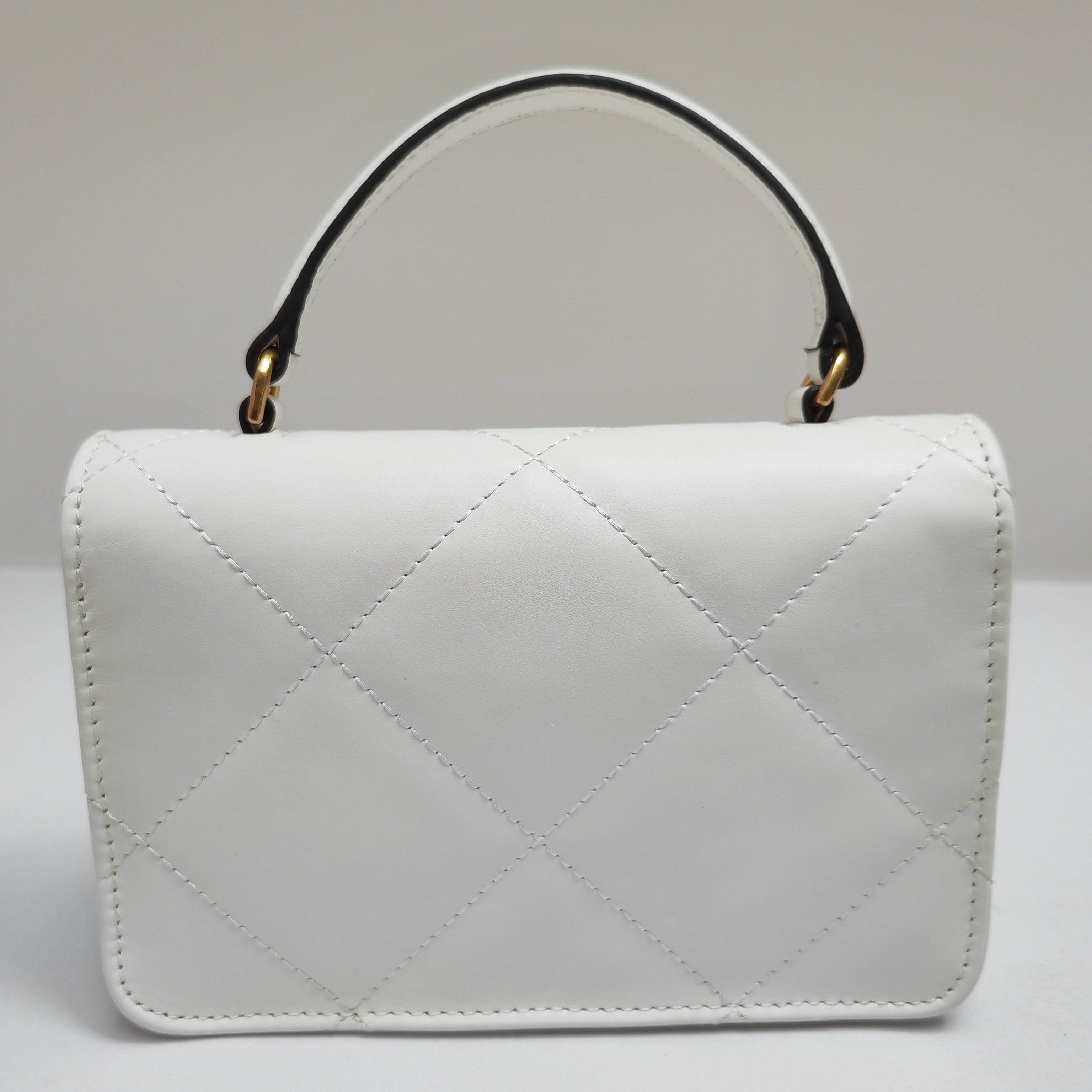 Tory Burch ～ 158326 白色 Kira 菱格纹迷你手提链条钱夹 头层皮质 纵延菱格纹理