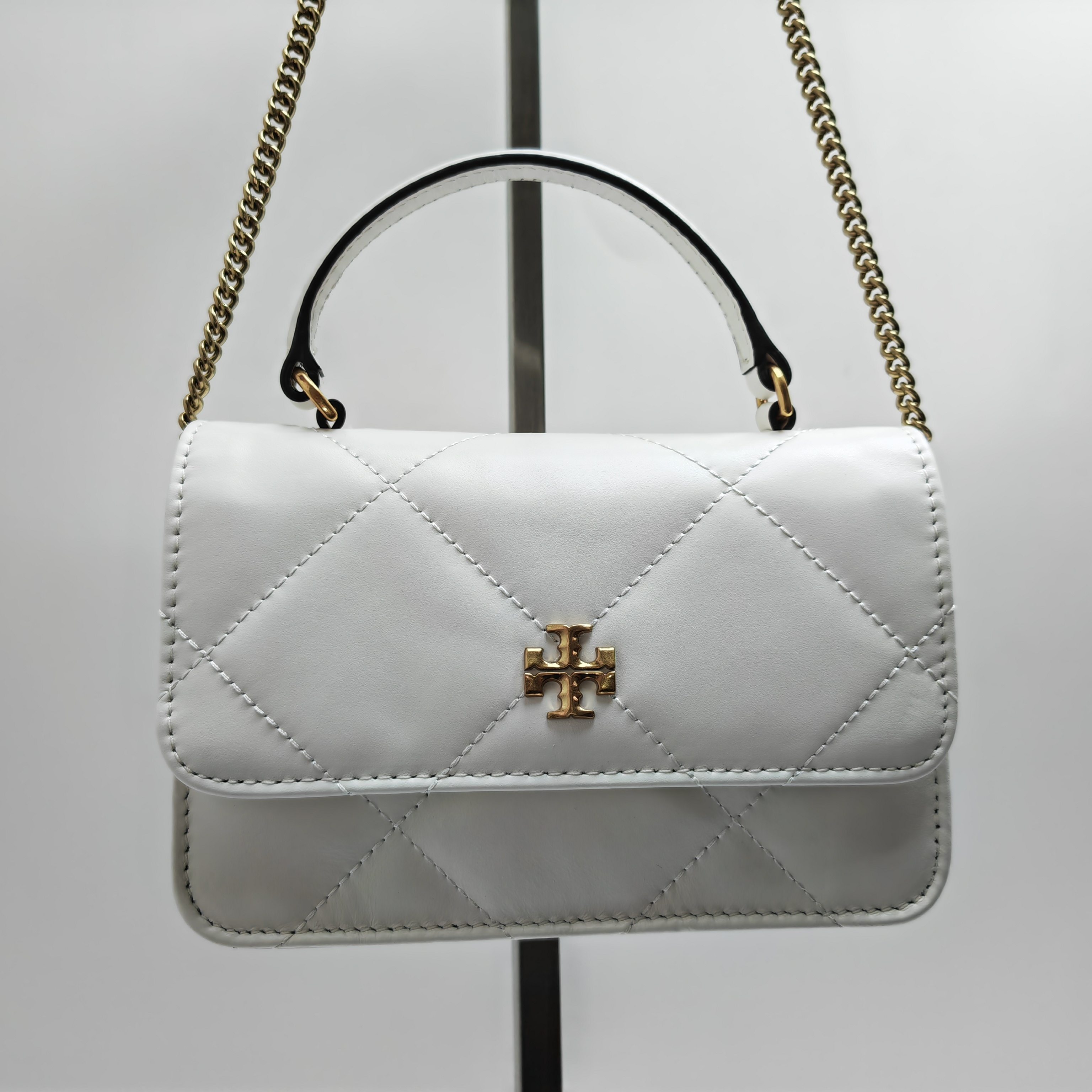 Tory Burch ～ 158326 白色 Kira 菱格纹迷你手提链条钱夹 头层皮质 纵延菱格纹理