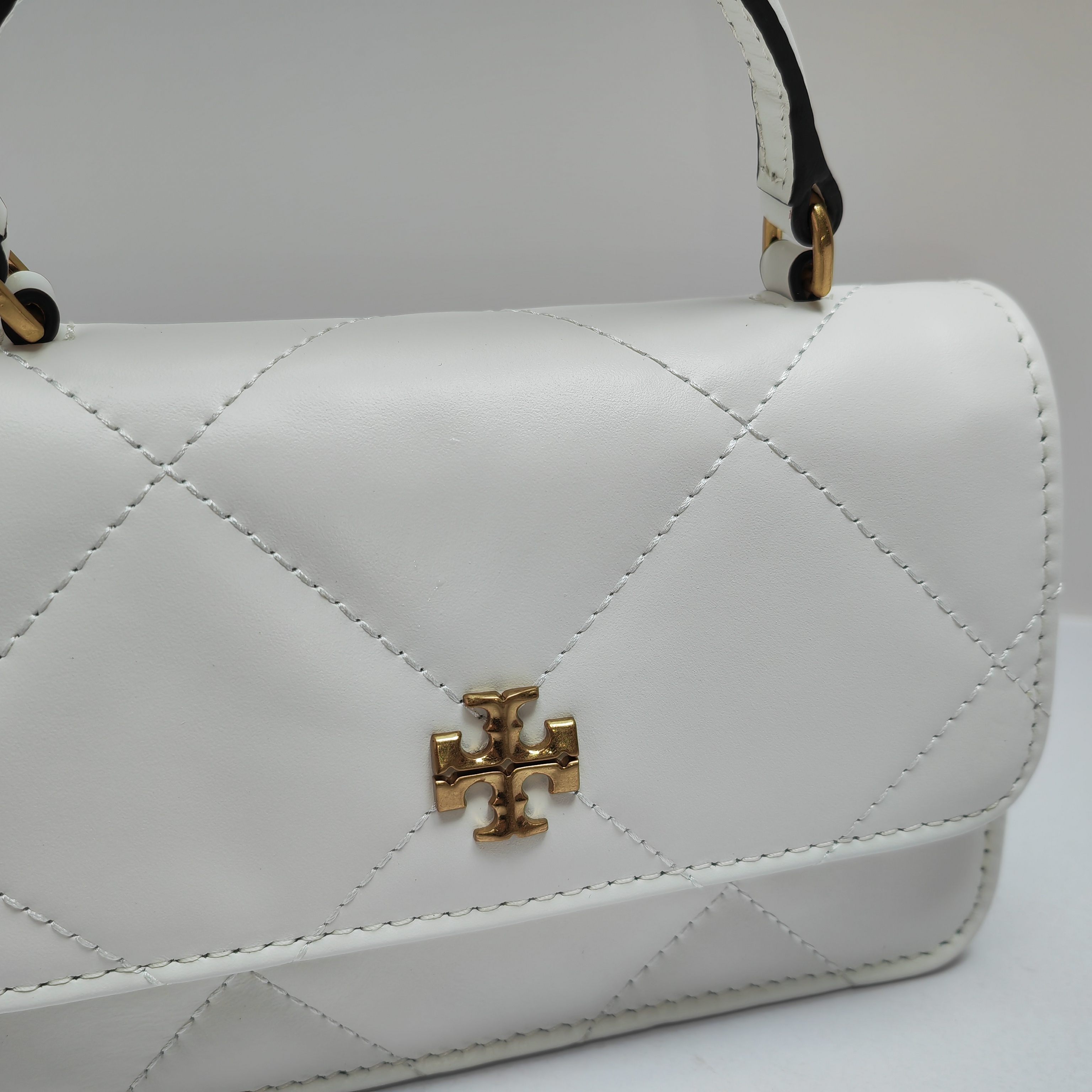 Tory Burch ～ 158326 白色 Kira 菱格纹迷你手提链条钱夹 头层皮质 纵延菱格纹理