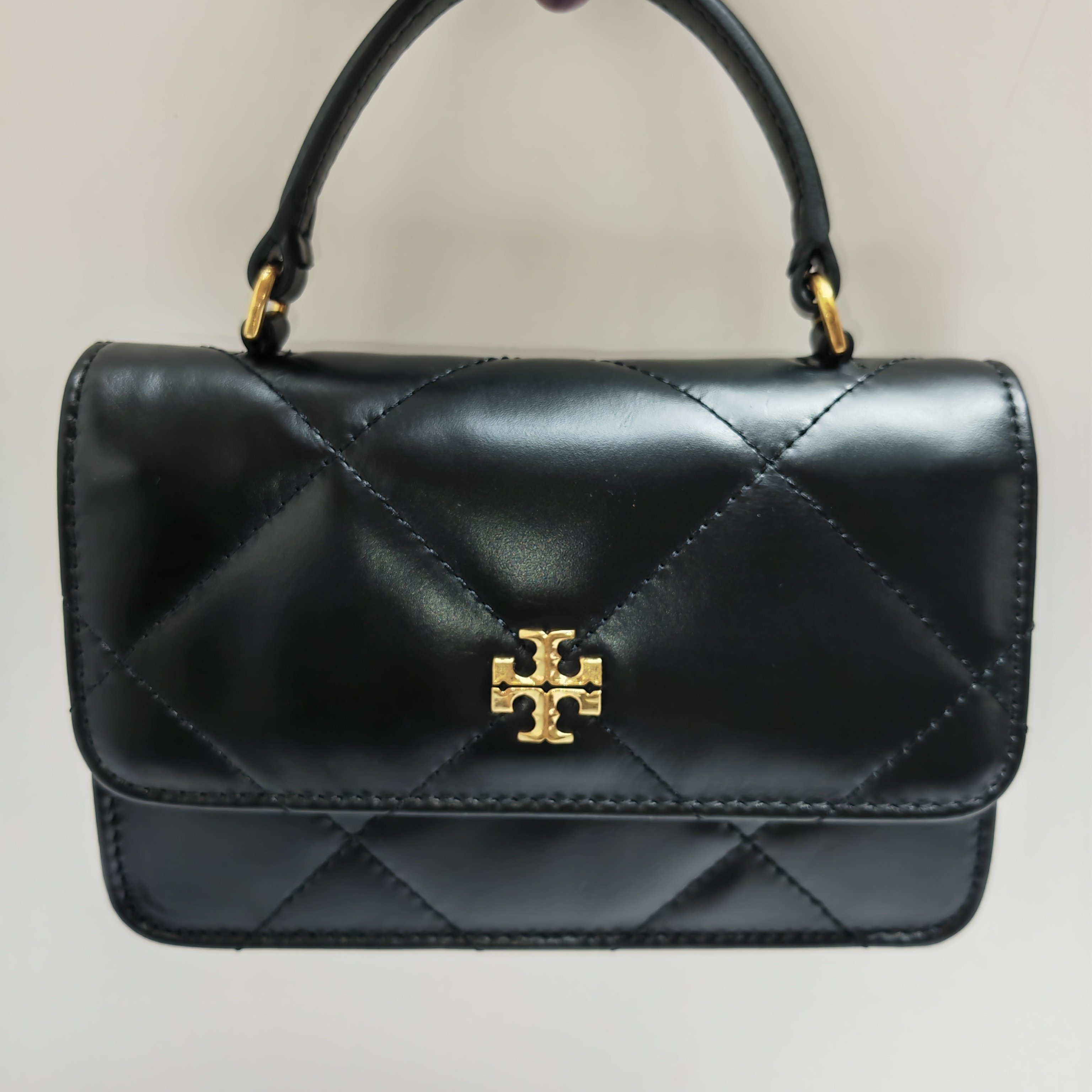 Tory Burch ～ 158326 黑色 Kira 菱格纹迷你手提链条钱夹 头层皮质 纵延菱格纹理
