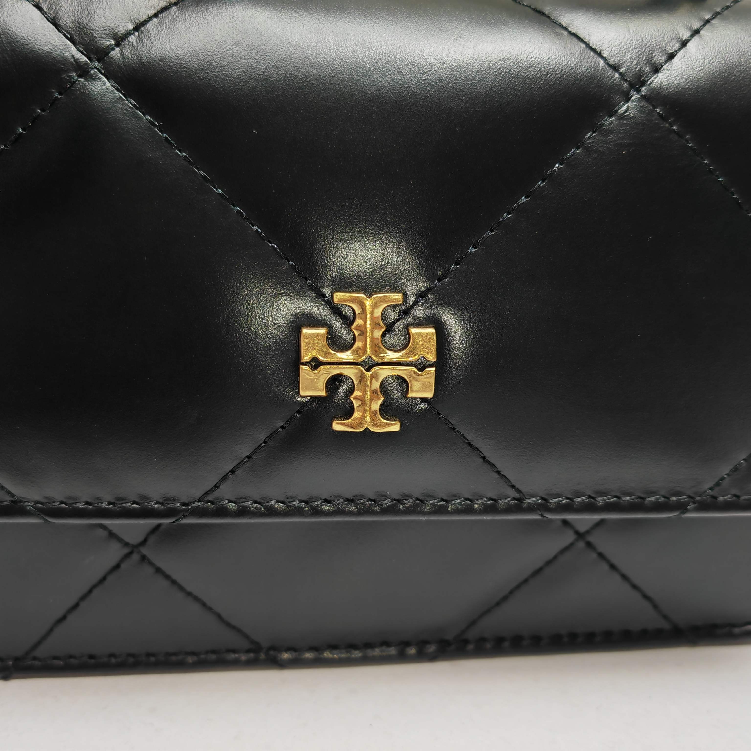 Tory Burch ～ 158326 黑色 Kira 菱格纹迷你手提链条钱夹 头层皮质 纵延菱格纹理
