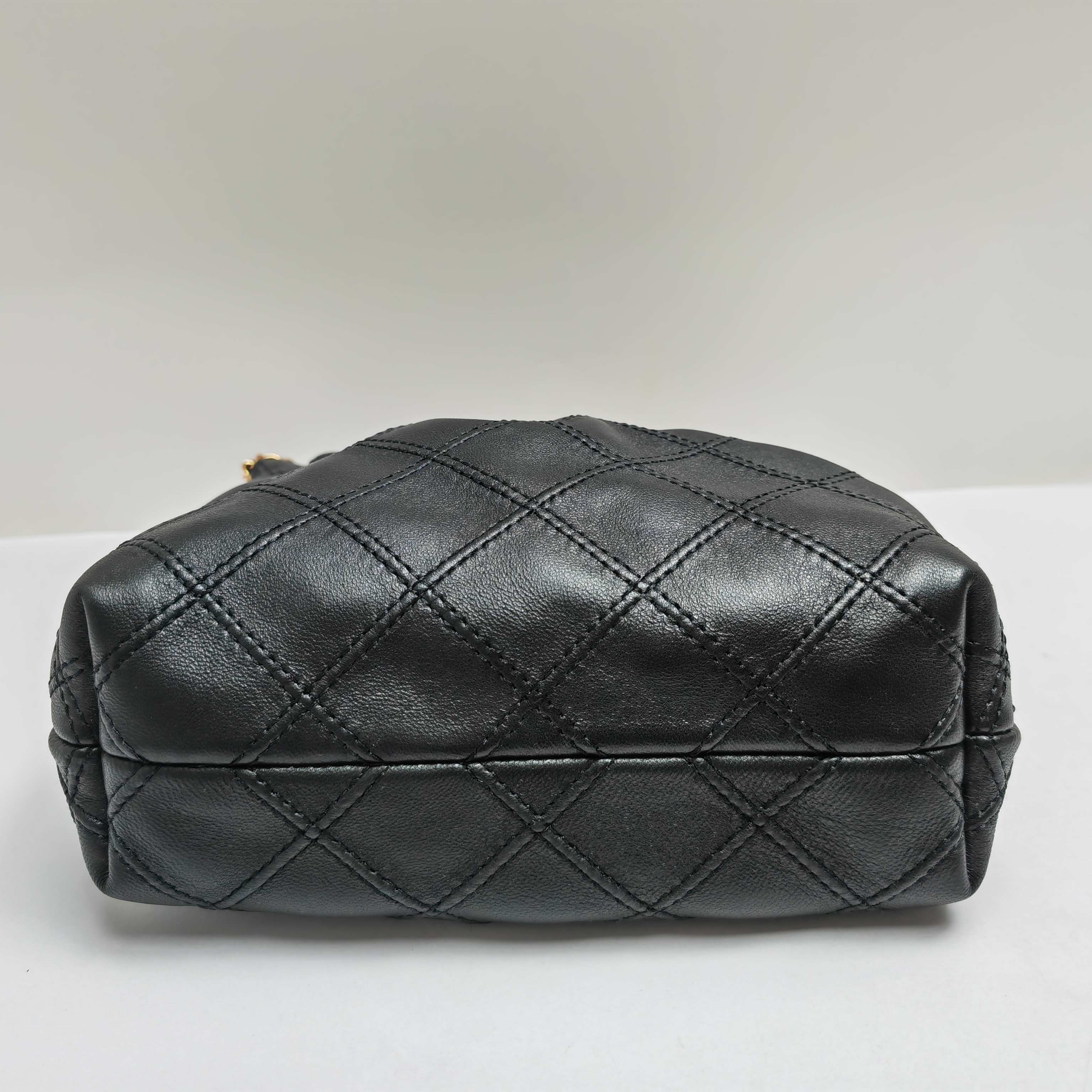 Tory Burch ~TB迷你号小福袋上市，黑色羊皮材质 ，可斜挎，手提，尺寸20x18x6.5cm 162451