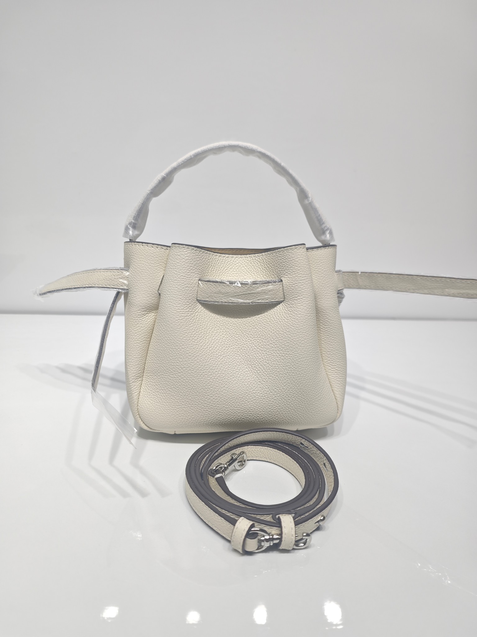 Tory Burch 迷你miniTB新款 Romy 水桶包 精选柔软皮革 廓形灵巧 顶部巧妙收拢 富有质感