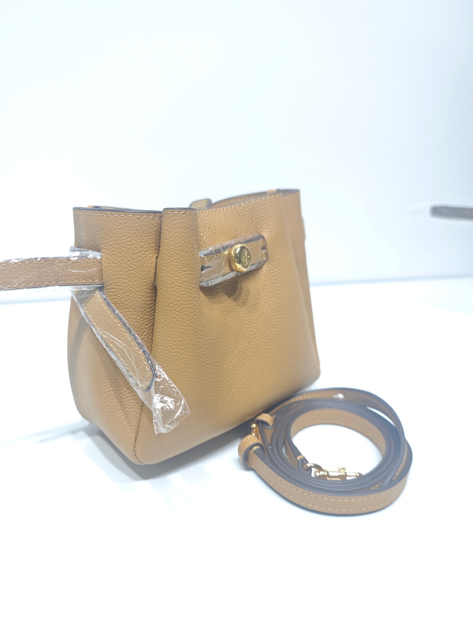 Tory Burch 迷你miniTB新款 Romy 水桶包 精选柔软皮革 廓形灵巧 顶部巧妙收拢 富有质感