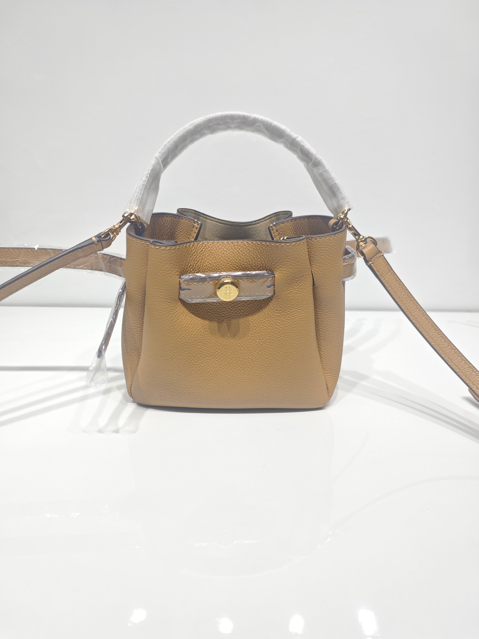 Tory Burch 迷你miniTB新款 Romy 水桶包 精选柔软皮革 廓形灵巧 顶部巧妙收拢 富有质感