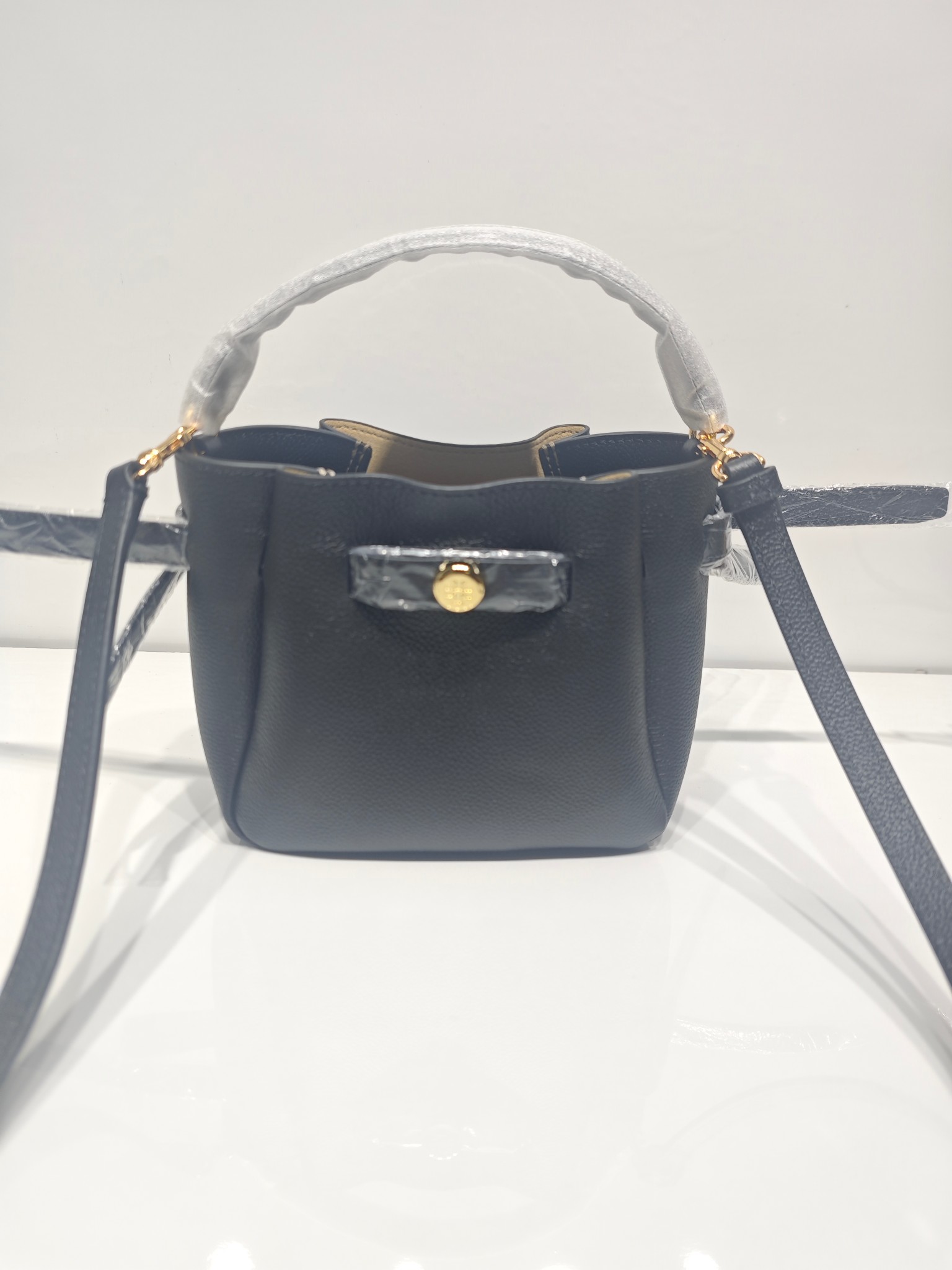 Tory Burch 迷你miniTB新款 Romy 水桶包 精选柔软皮革 廓形灵巧 顶部巧妙收拢 富有质感
