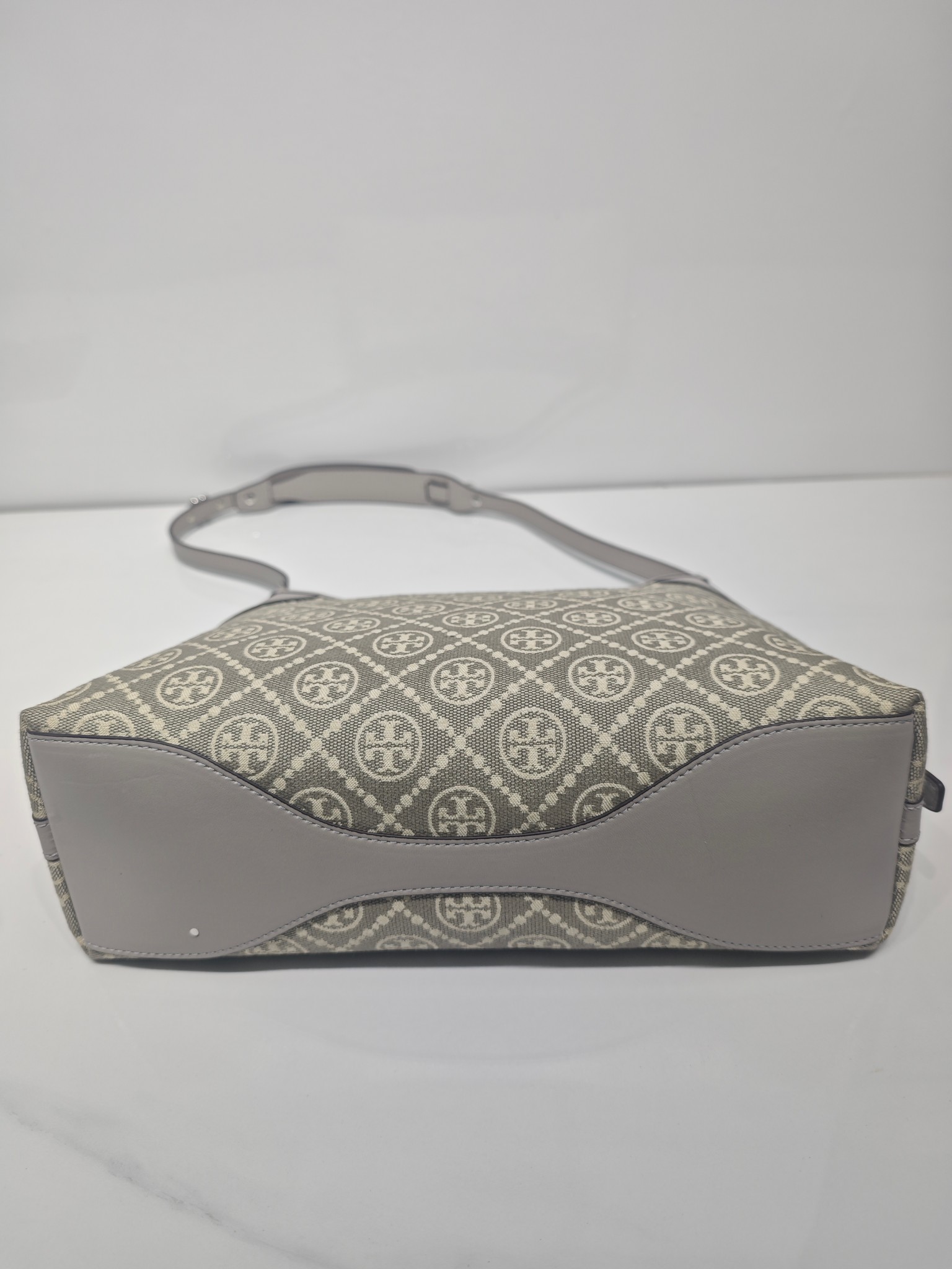 Tory Burch Tory Burch灰色老花Hobo包 双T老花提花织物+牛皮革拼接 轻便耐磨