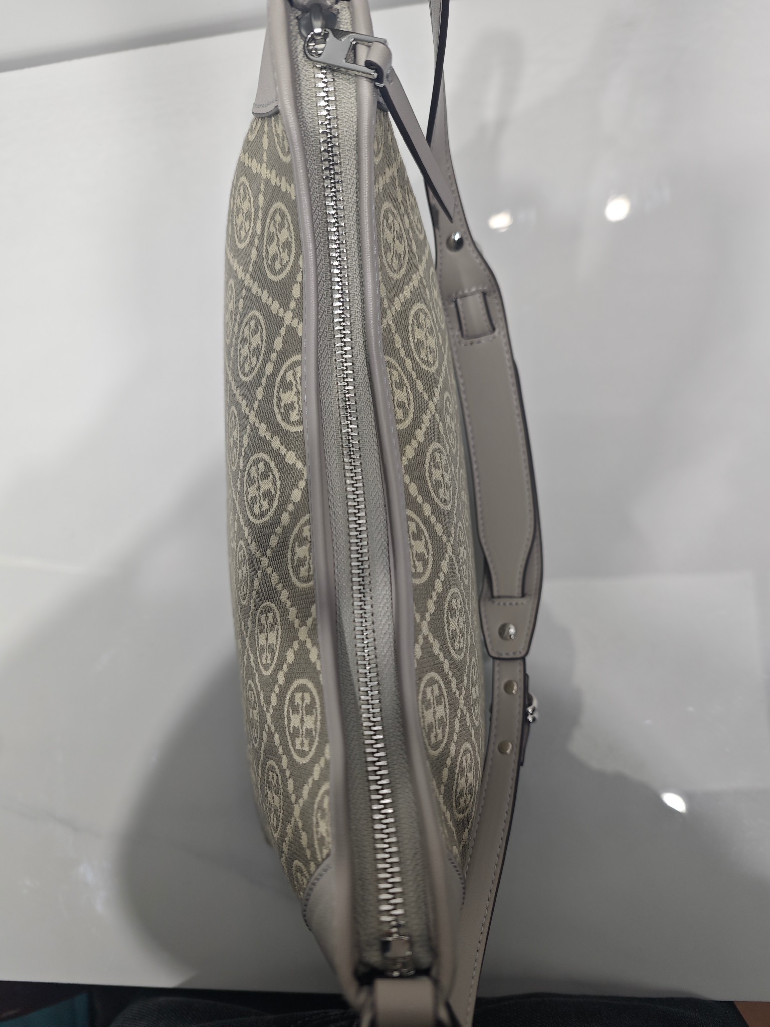 Tory Burch Tory Burch灰色老花Hobo包 双T老花提花织物+牛皮革拼接 轻便耐磨