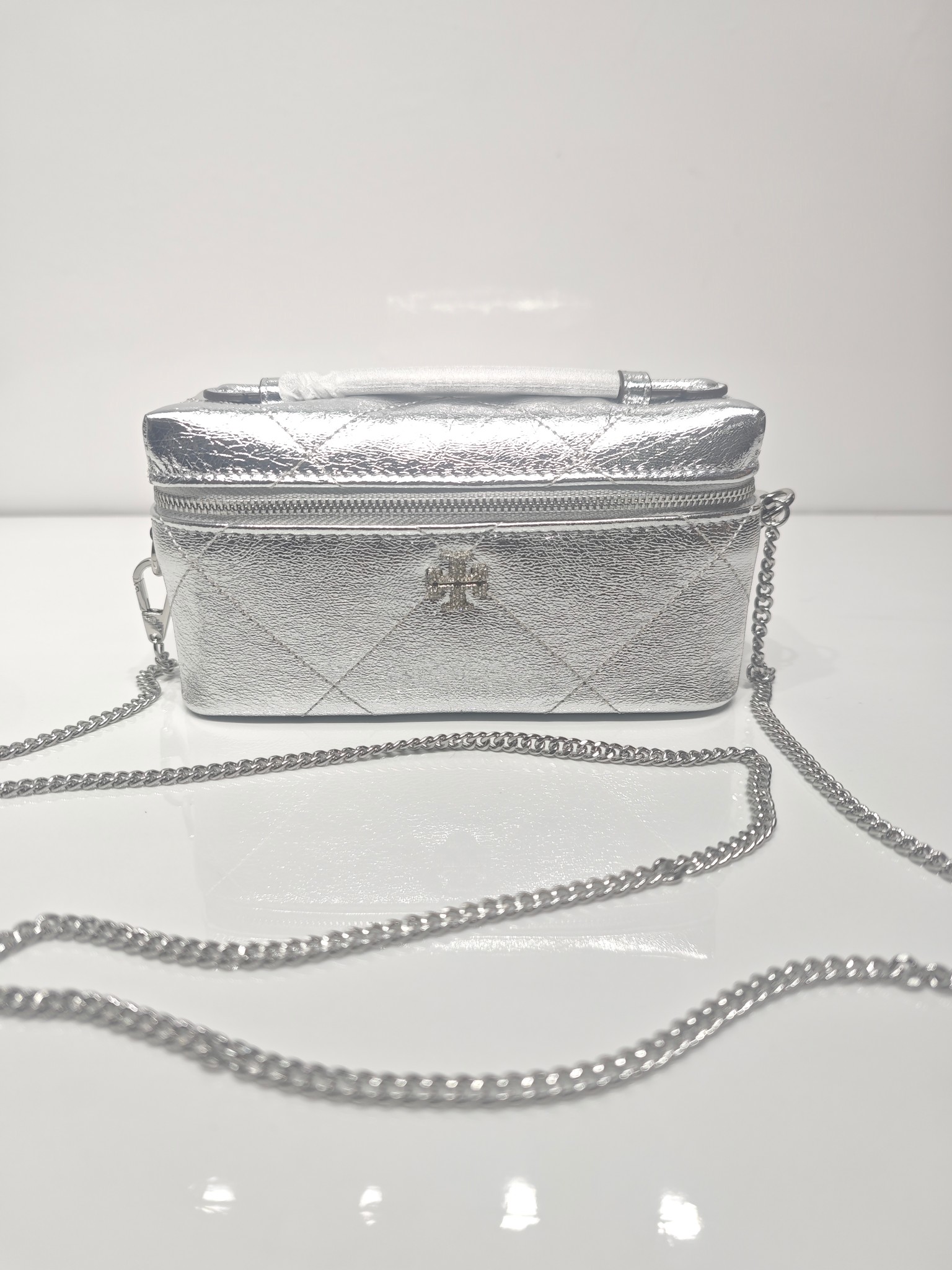 Tory Burch 银色Kira盒子包新颜色，未来感十足 偏号 159