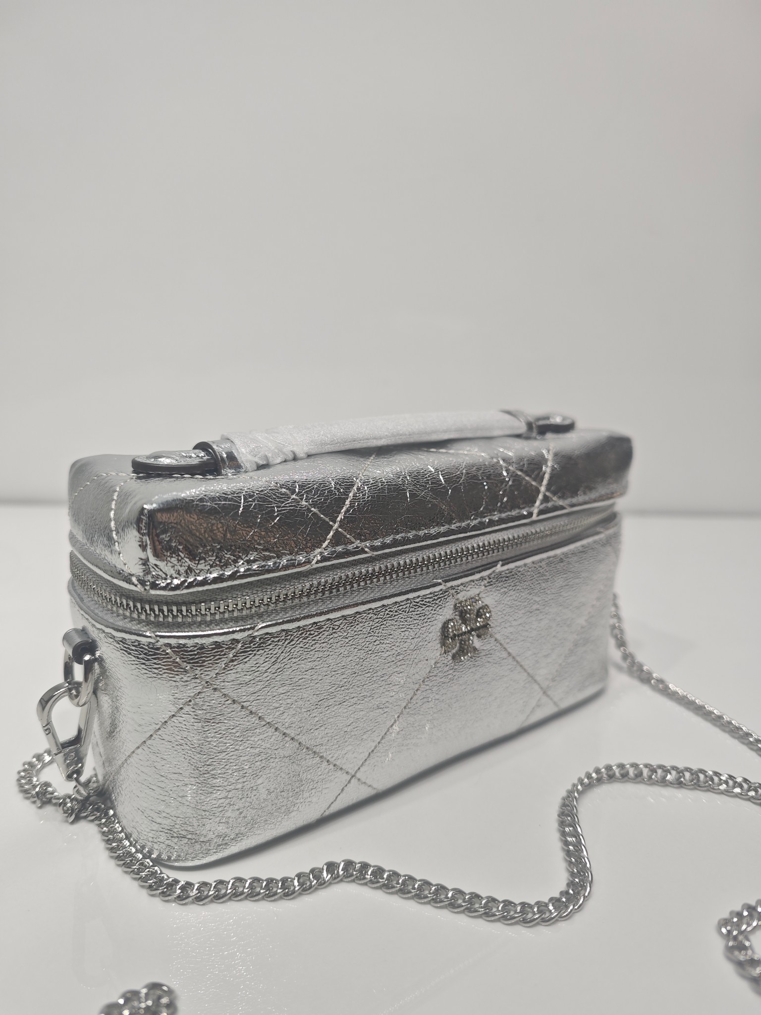 Tory Burch 银色Kira盒子包新颜色，未来感十足 偏号 159