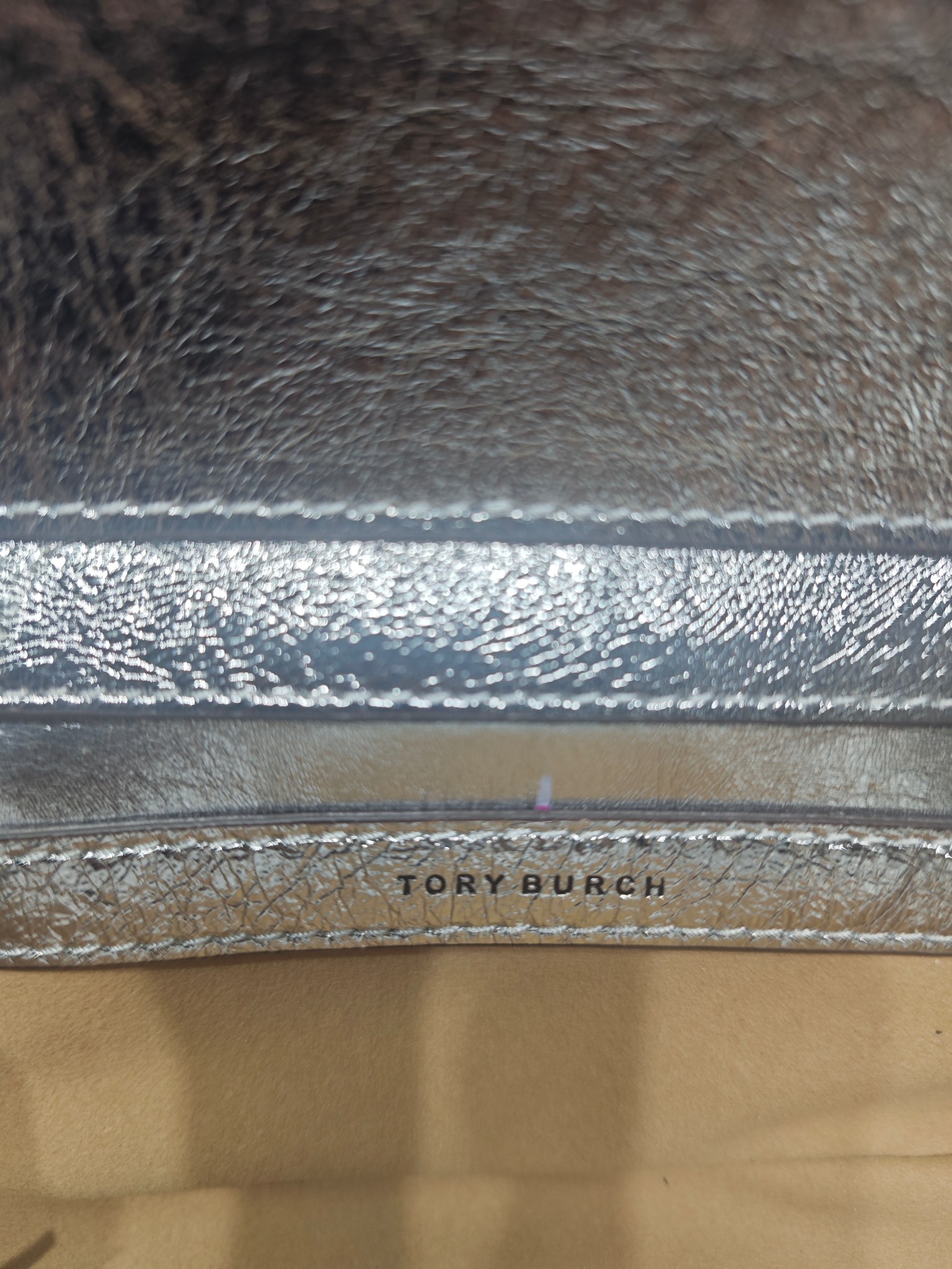 Tory Burch 银色Kira盒子包新颜色，未来感十足 偏号 159