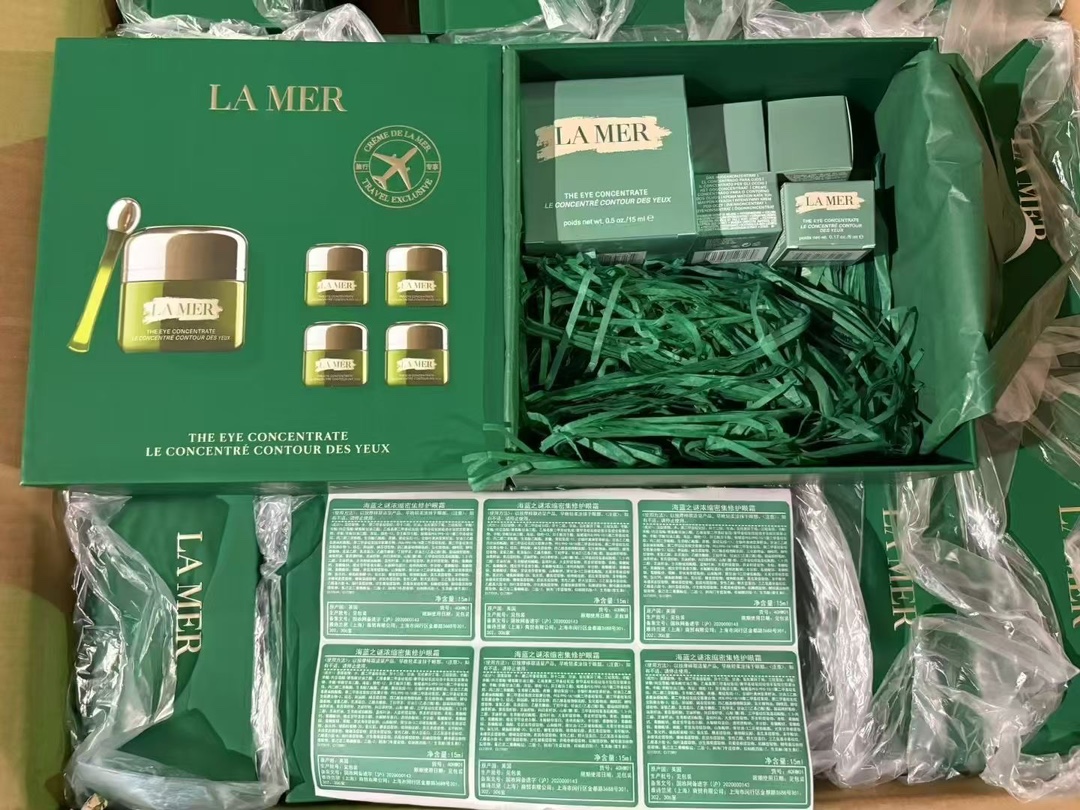 طقم La Mer The Eye Concentrate: كريم العين 15 مل + 4 كريمات 5 مل، حقيبة هدايا