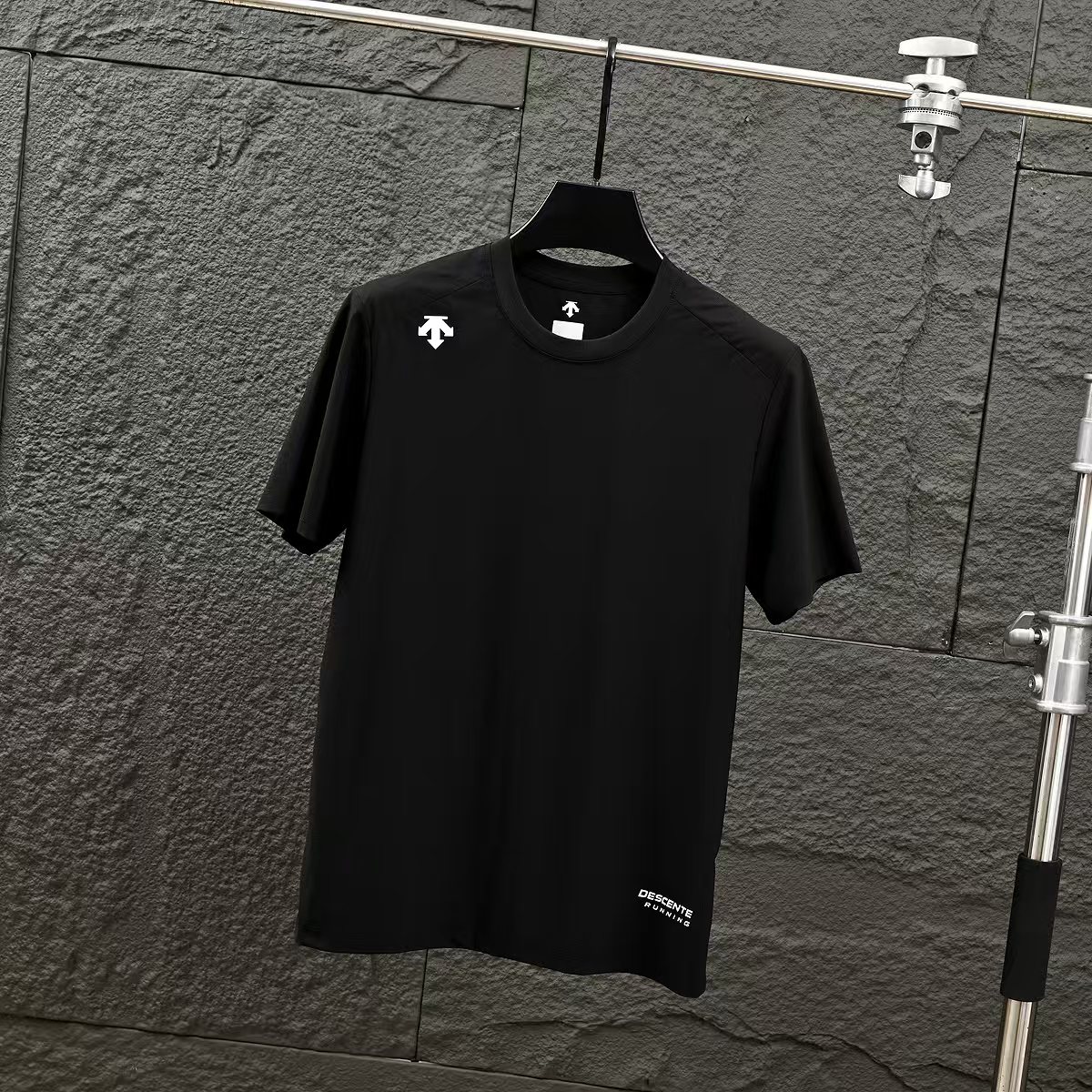 Alternative view of T-Shirt 08683