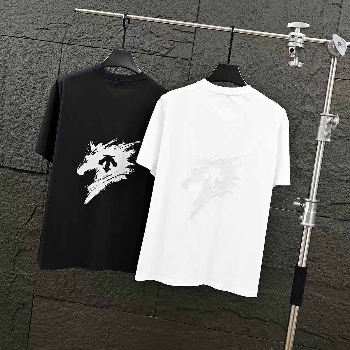 Alternative view of T-Shirt 08681
